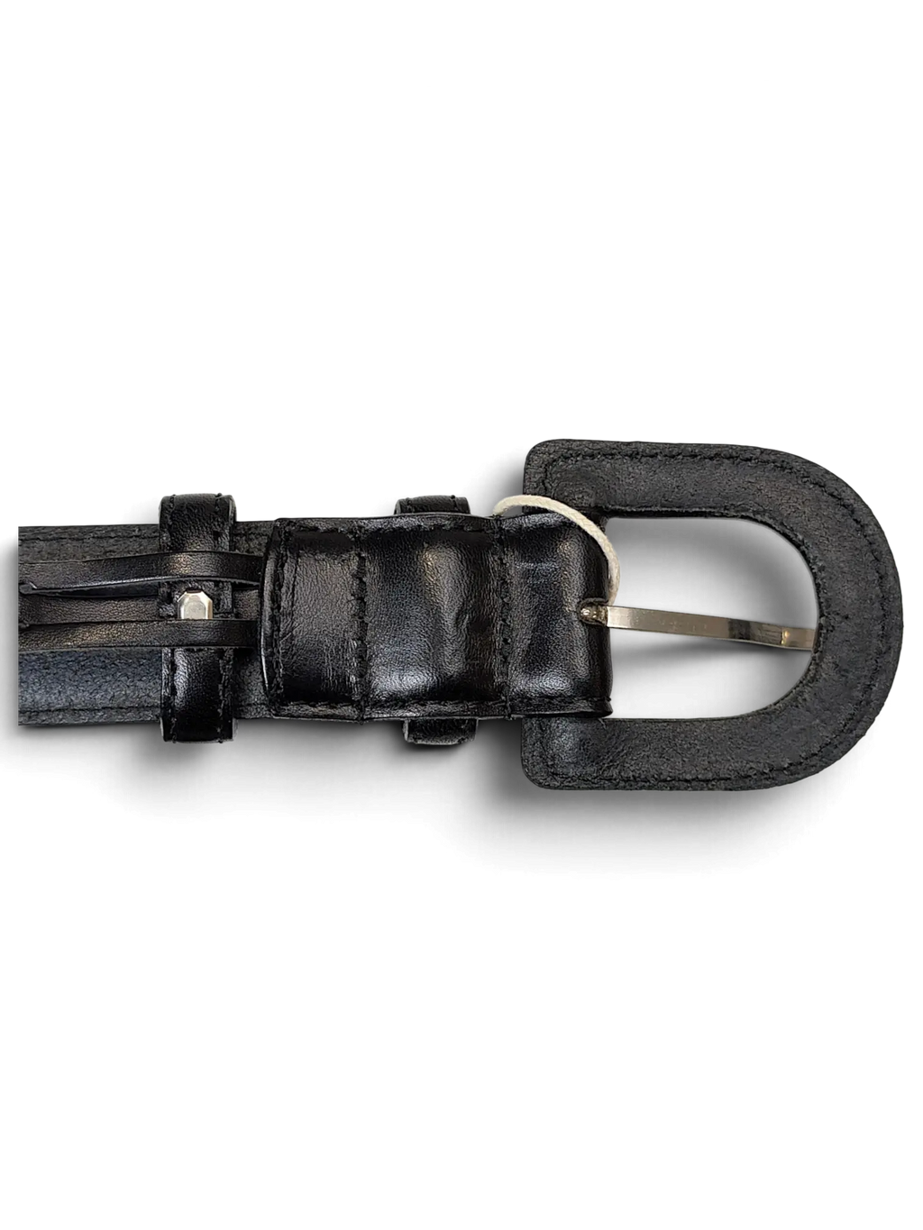 JAKE & IPI Mani black leather belt featuring a unique rounded leather-covered buckle and matching belt loops.