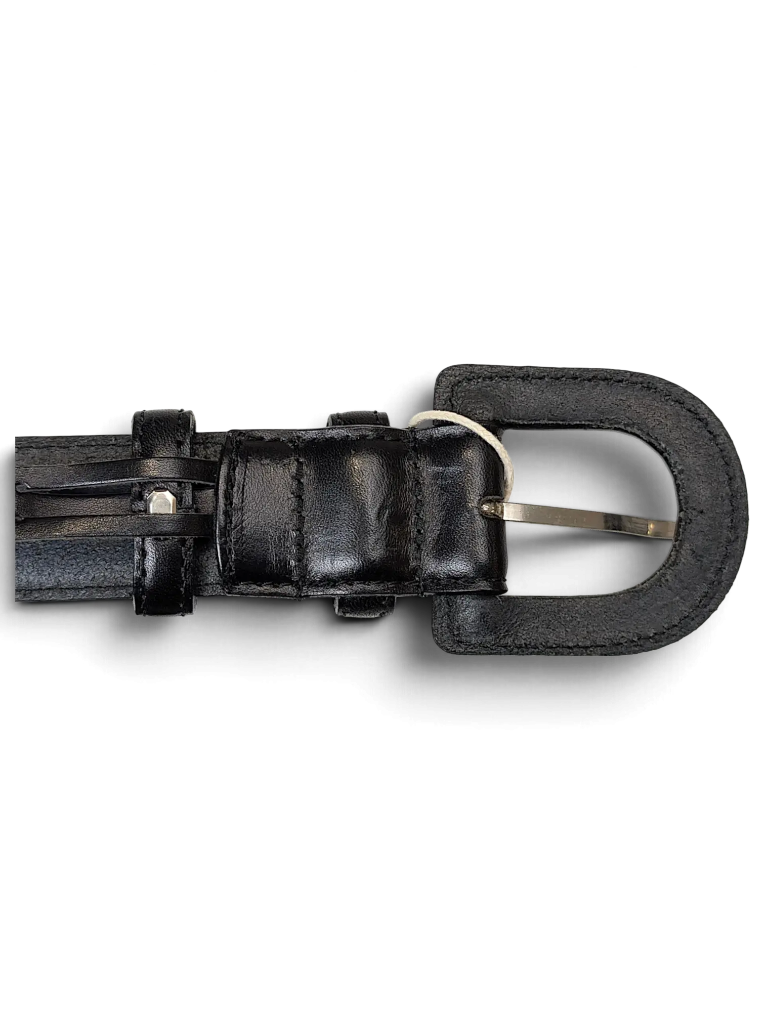 JAKE & IPI Mani black leather belt featuring a unique rounded leather-covered buckle and matching belt loops.