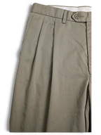 JAKE & IPI Marks & Spencer beige pleated trousers in a cotton-blend fabric with a button closure and straight leg.