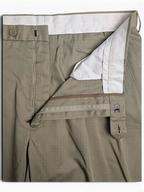 JAKE & IPI pre-owned Marks & Spencer beige cotton-blend pleated trousers with a zip fly and button closure.