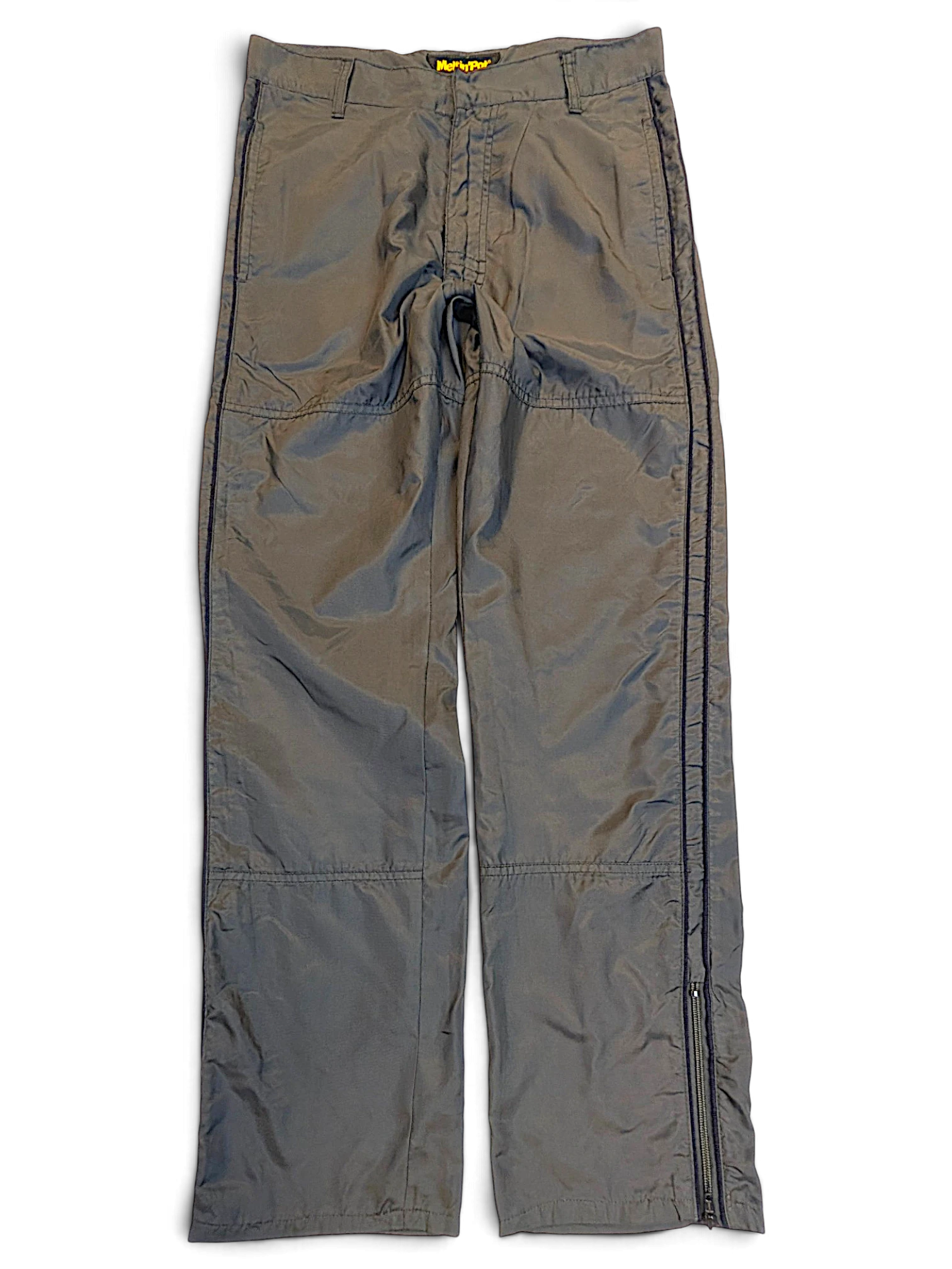 JAKE & IPI pre-owned Meltin'Pot dark khaki windbreaker pants with a relaxed fit and zip-up leg hems.
