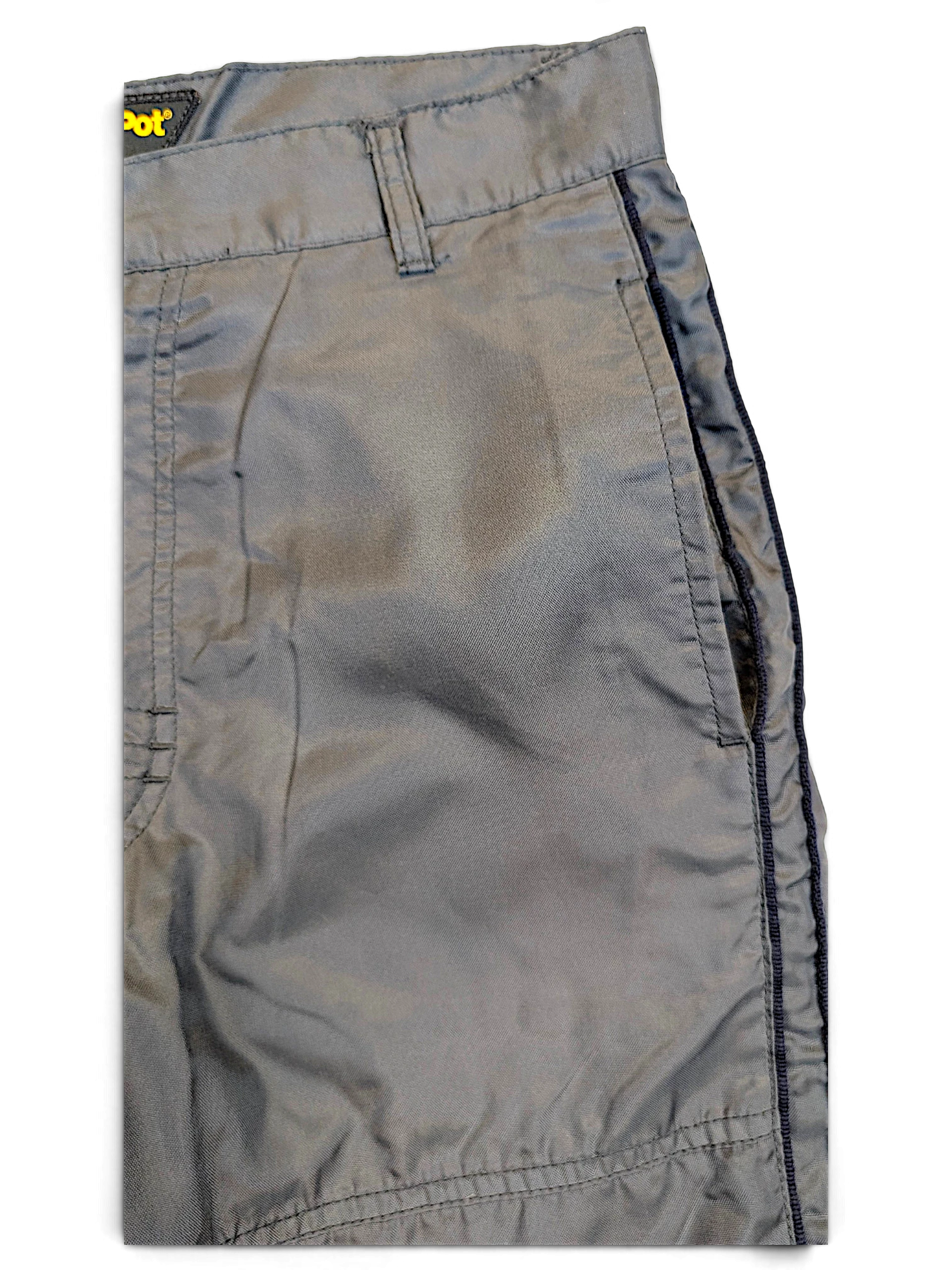 JAKE & IPI Meltin'Pot pre-owned dark khaki windbreaker pants with a lightweight shell and side pocket detail.