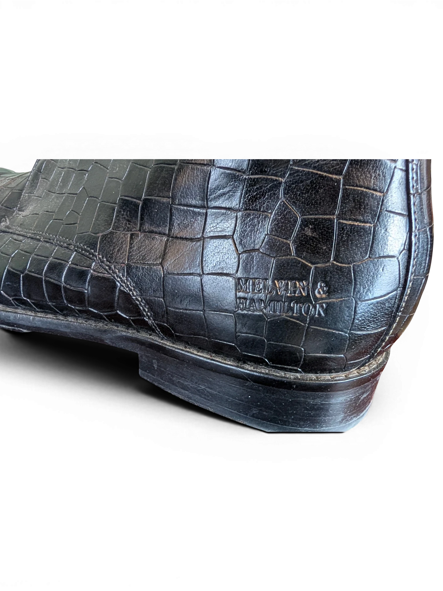 JAKE & IPI Melvin & Hamilton dark brown ankle boots featuring a textured crocodile-embossed leather finish.