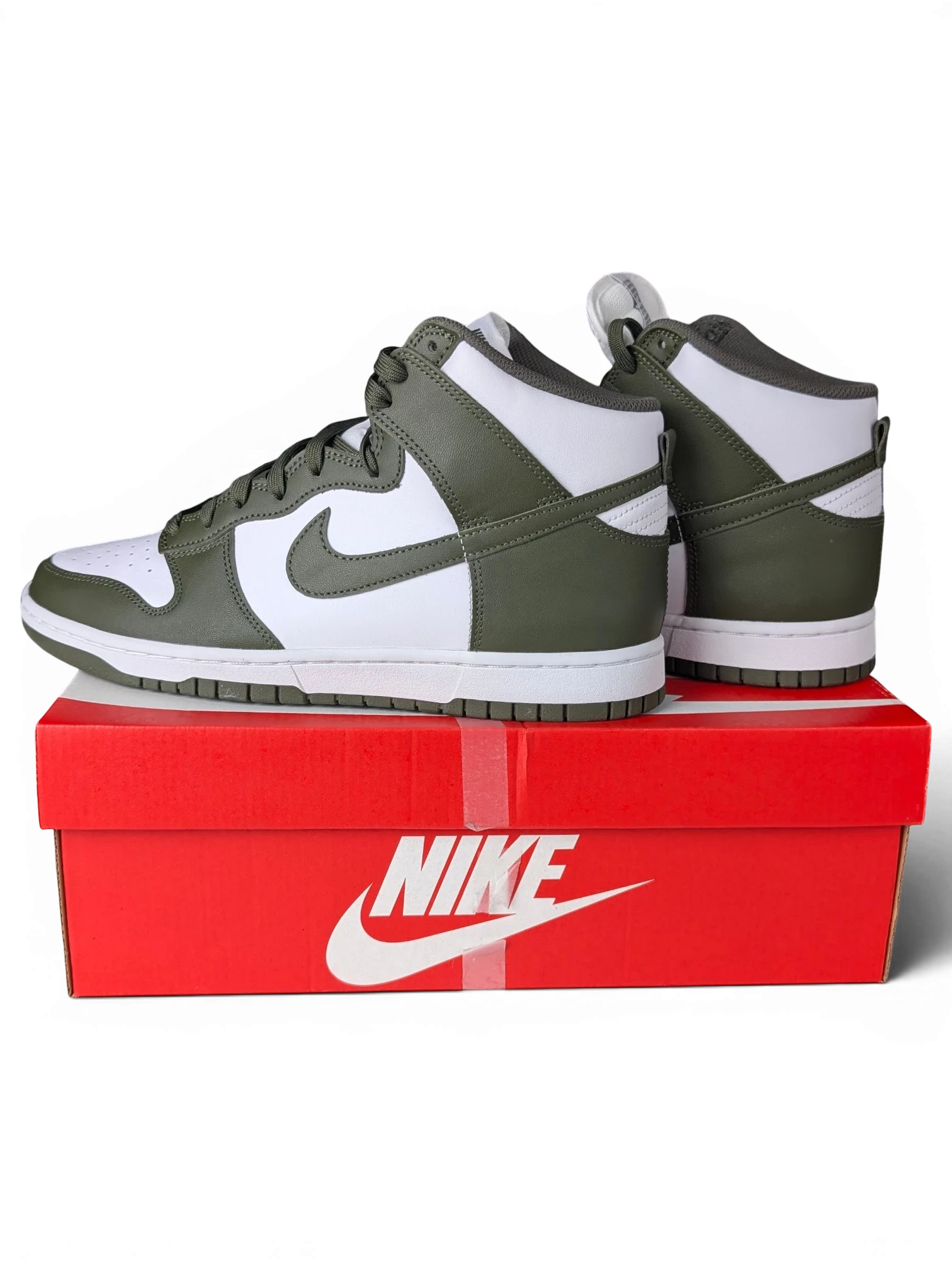 JAKE & IPI Nike Dunk High sneakers in white and cargo khaki leather on a red Nike shoebox