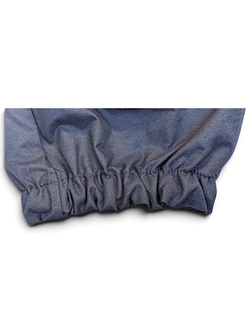 JAKE & IPI Nike navy windbreaker track pants featuring an elasticated cuffed leg opening in good pre-owned condition.