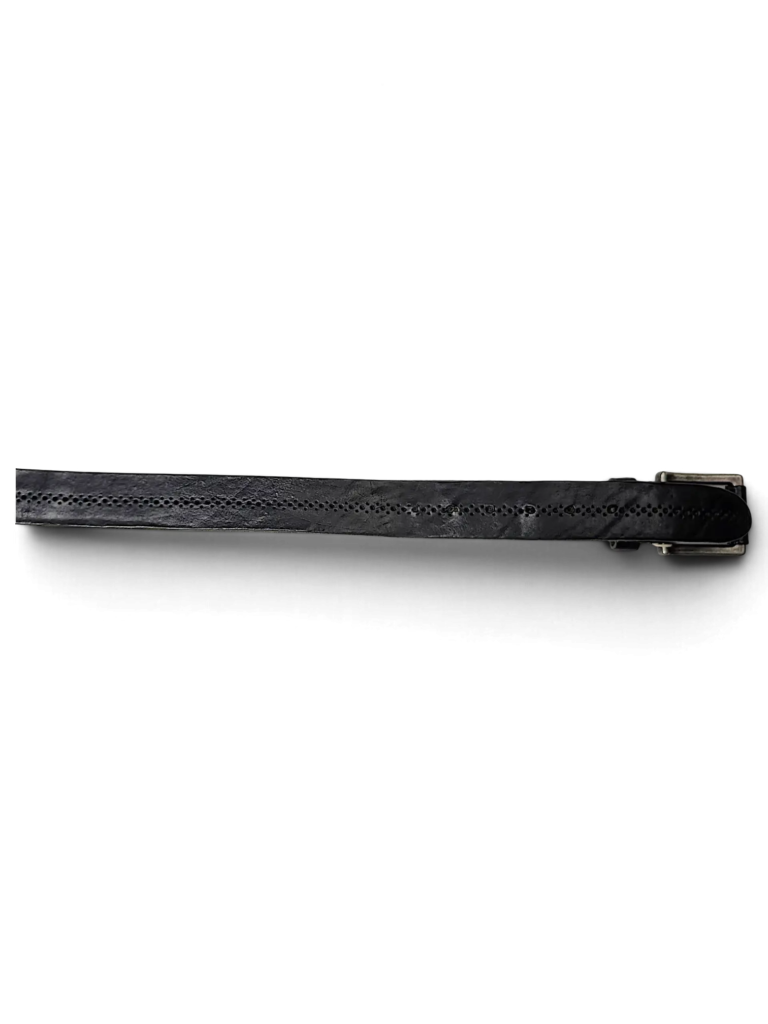 JAKE & IPI Pepe Jeans black leather belt with a textured finish and a silver metal buckle on a black background