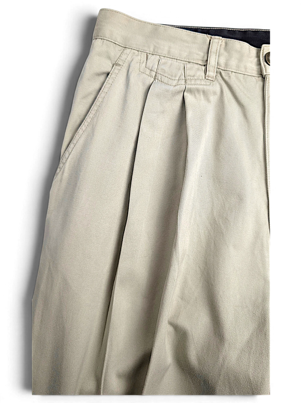 JAKE & IPI Portobello’s beige pleated trousers with double front pleats and side pockets