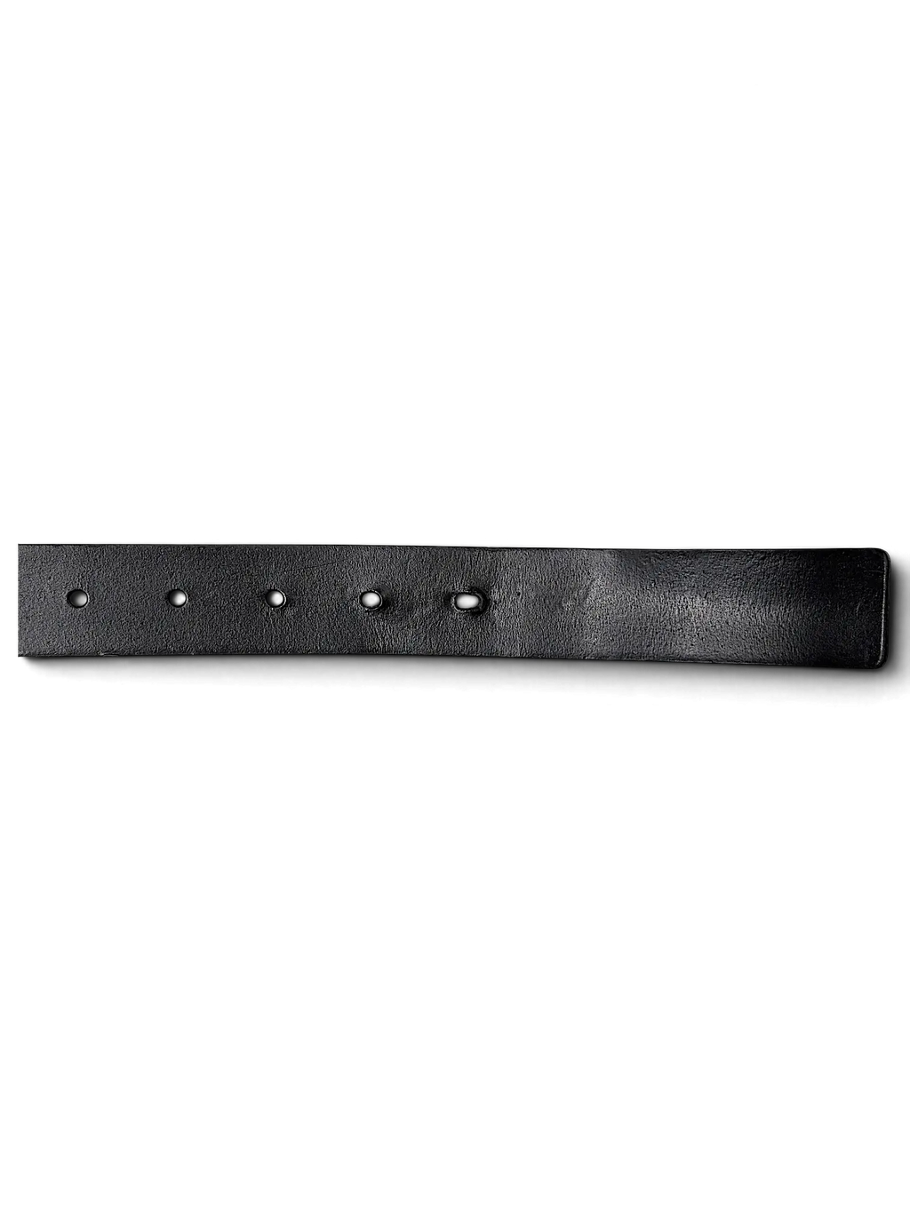 JAKE & IPI reversible leather belt in black with metal eyelets on a neutral background