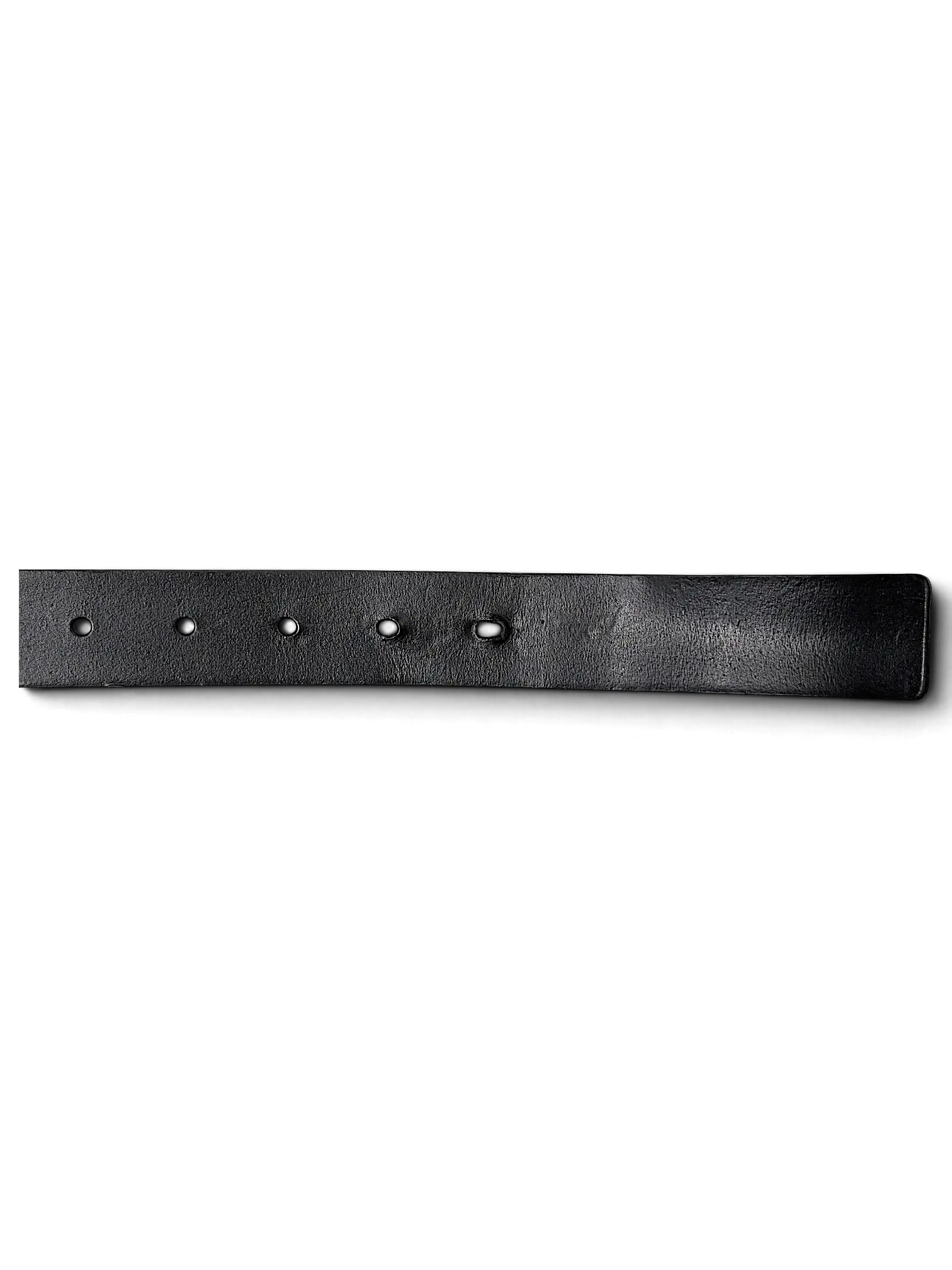 JAKE & IPI reversible leather belt in black with metal eyelets on a neutral background
