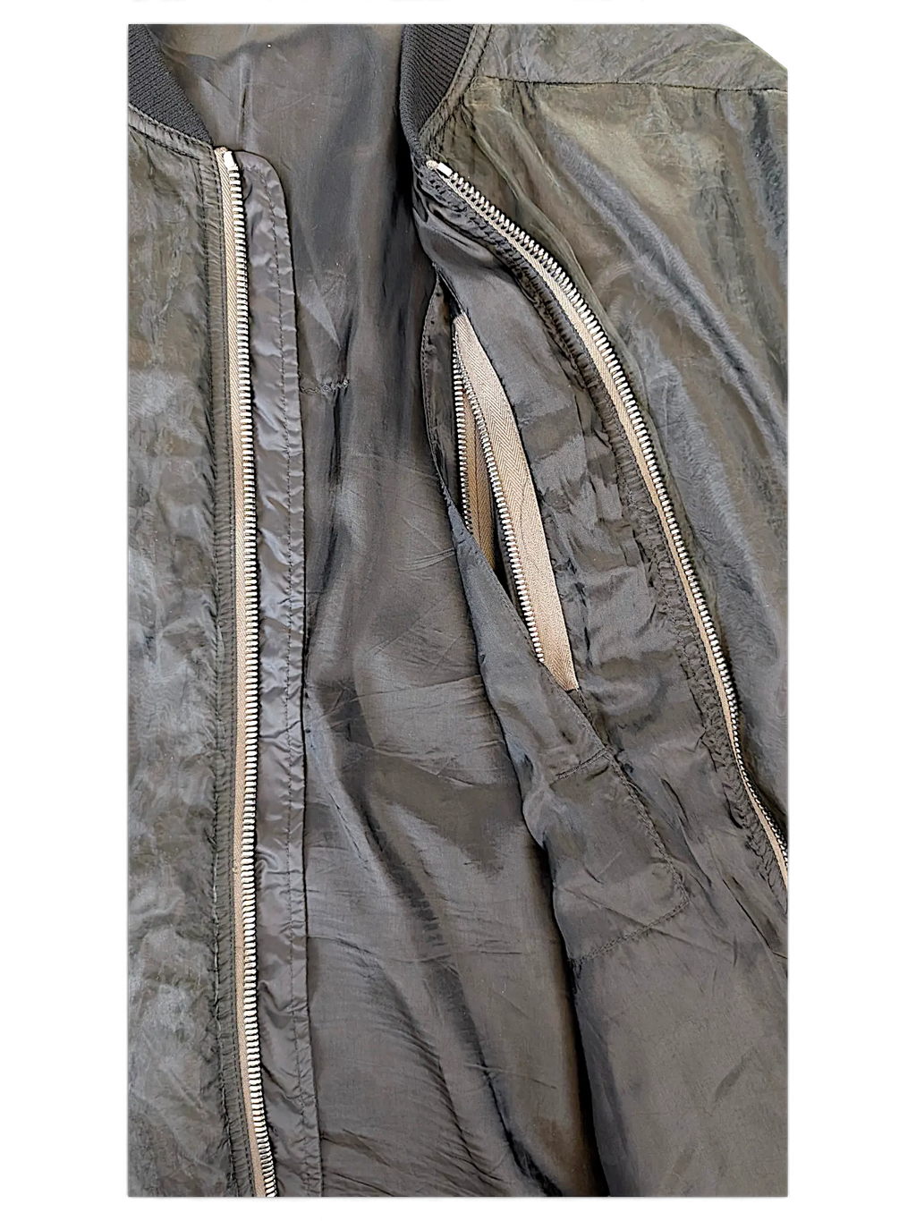 JAKE & IPI Rick Owens black bomber jacket featuring a crinkled texture and silver zipper details.