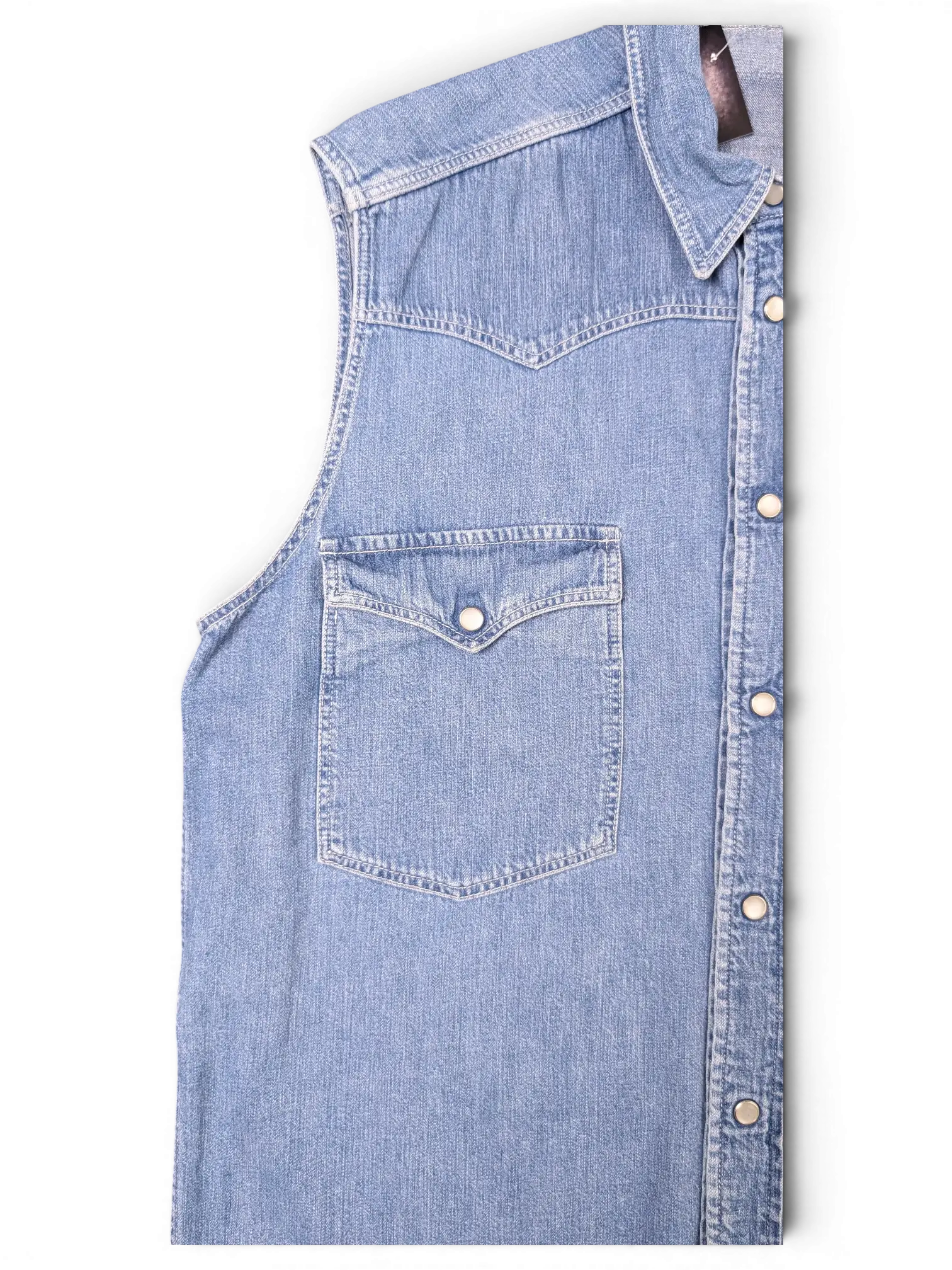 JAKE & IPI pre-owned blue denim sleeveless western shirt with snap buttons, chest pocket, and pointed yoke detail.