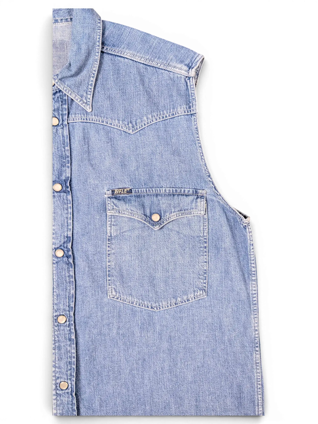 JAKE & IPI pre-owned blue denim sleeveless western shirt with snap buttons, pointed yokes, and chest pocket.
