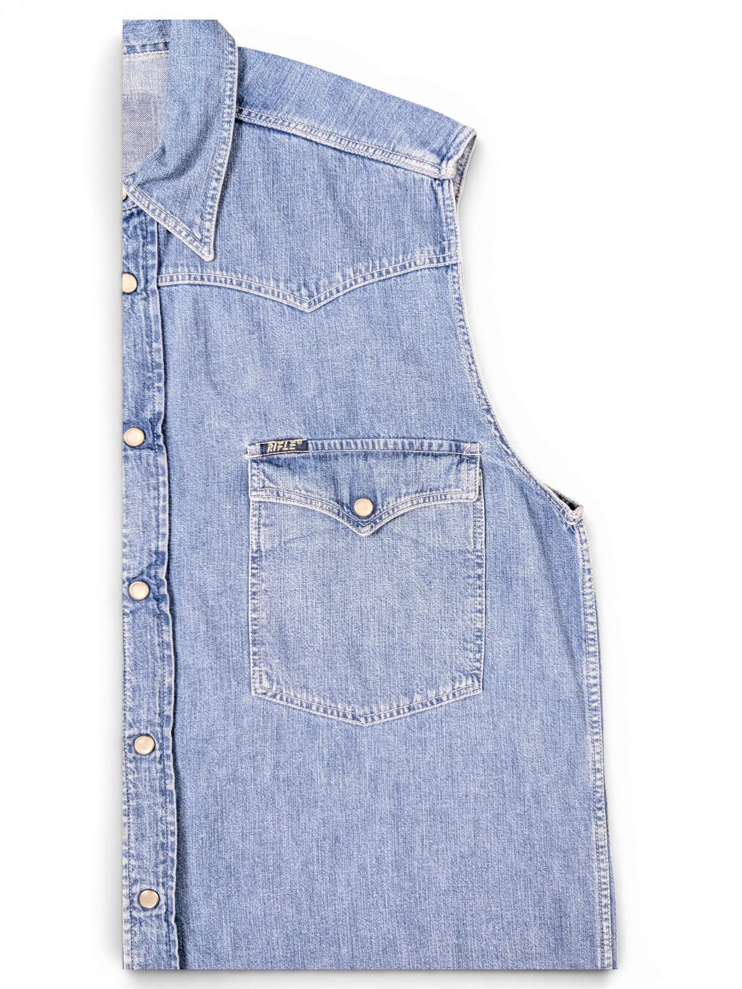 JAKE & IPI pre-owned blue denim sleeveless western shirt with snap buttons, pointed yokes, and chest pocket.