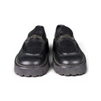 JAKE & IPI käytetyt mustat nahkaiset Salvatore Ferragamo -loaferit hopeisilla metalliosilla ja paksuilla kumipohjilla.