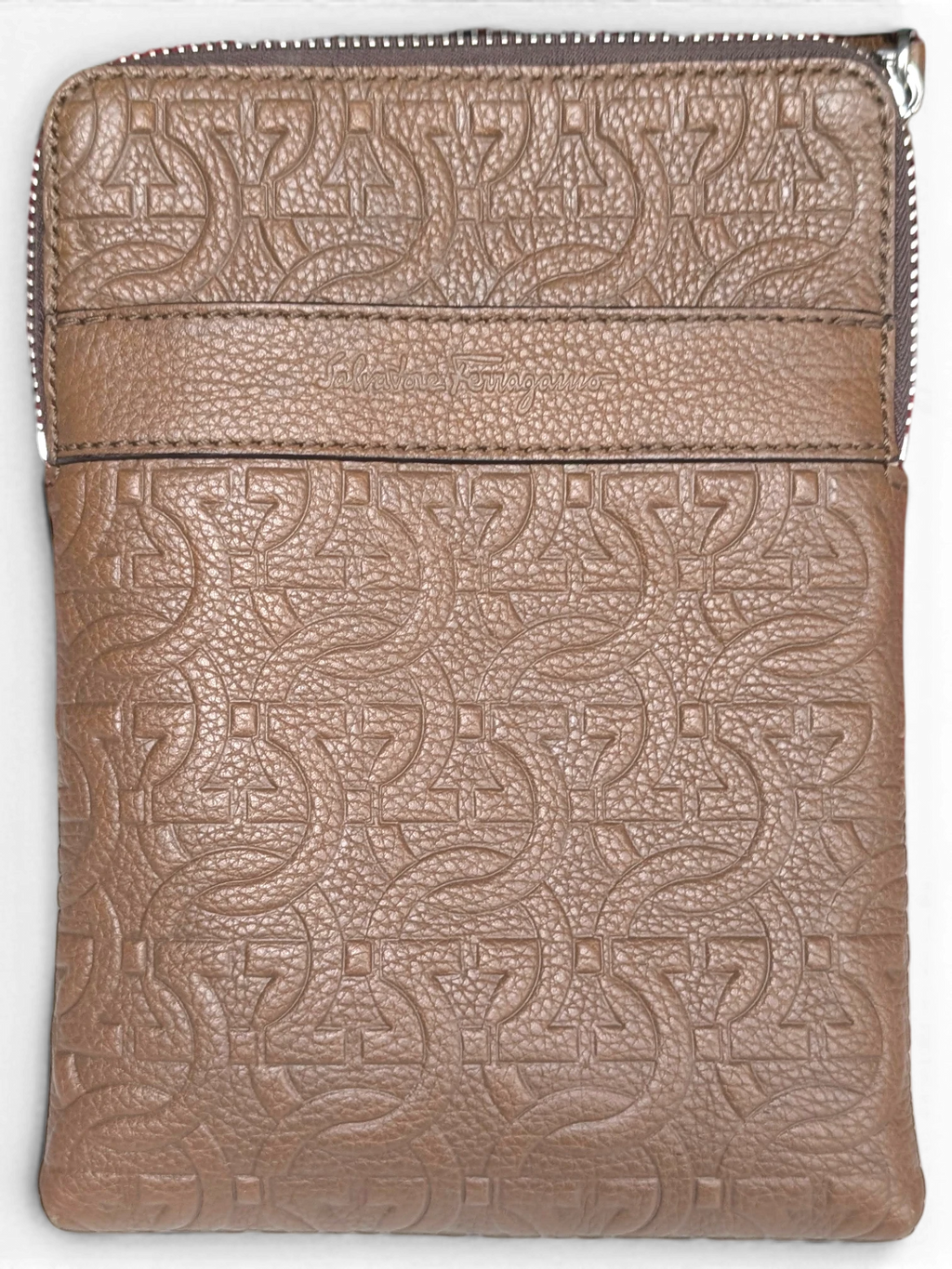JAKE & IPI Salvatore Ferragamo brown leather messenger bag with embossed Gancini pattern and adjustable shoulder strap
