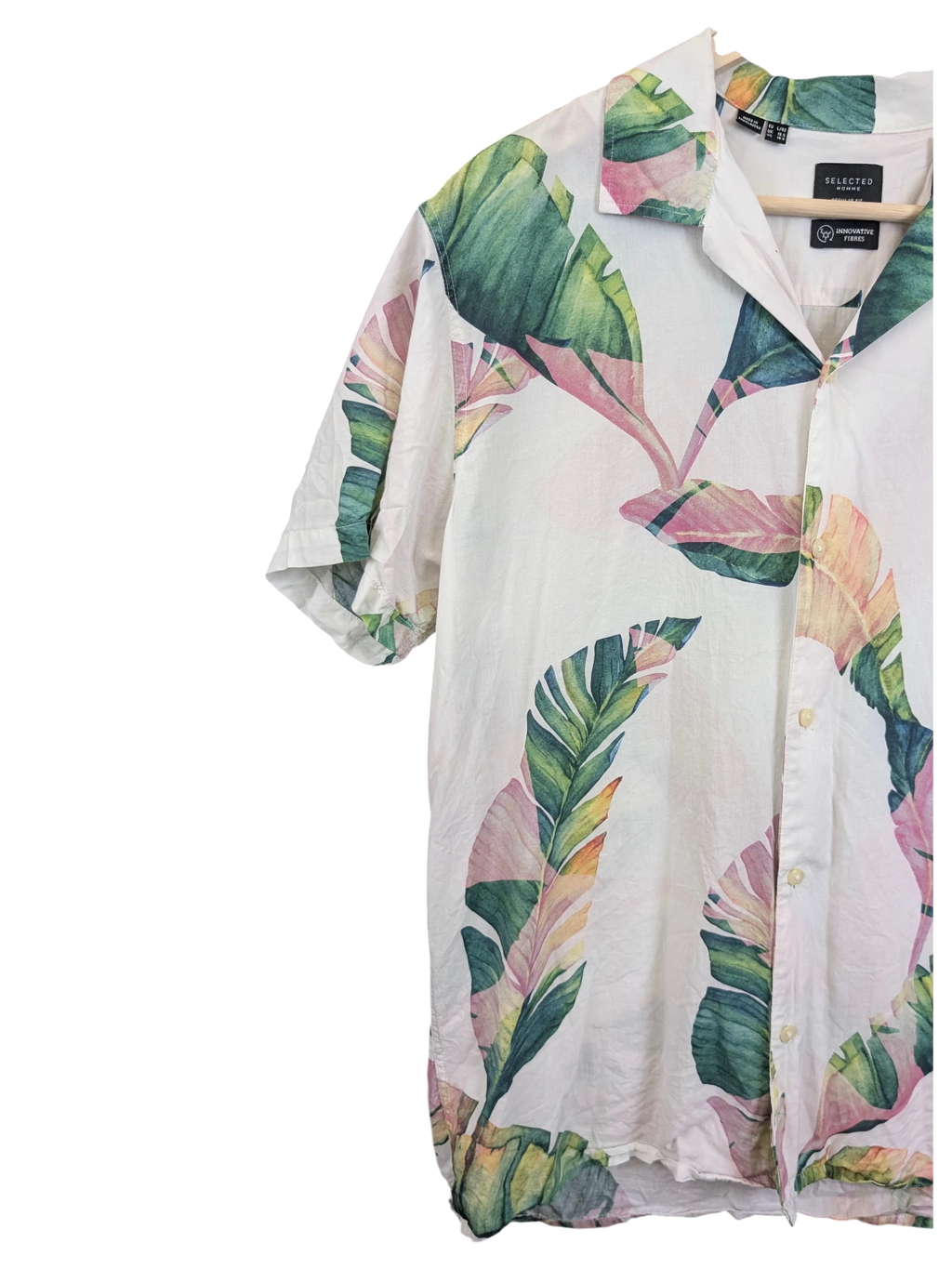 JAKE & IPI Selected Homme white short-sleeve Hawaiian shirt featuring a vibrant green and pink tropical leaf print