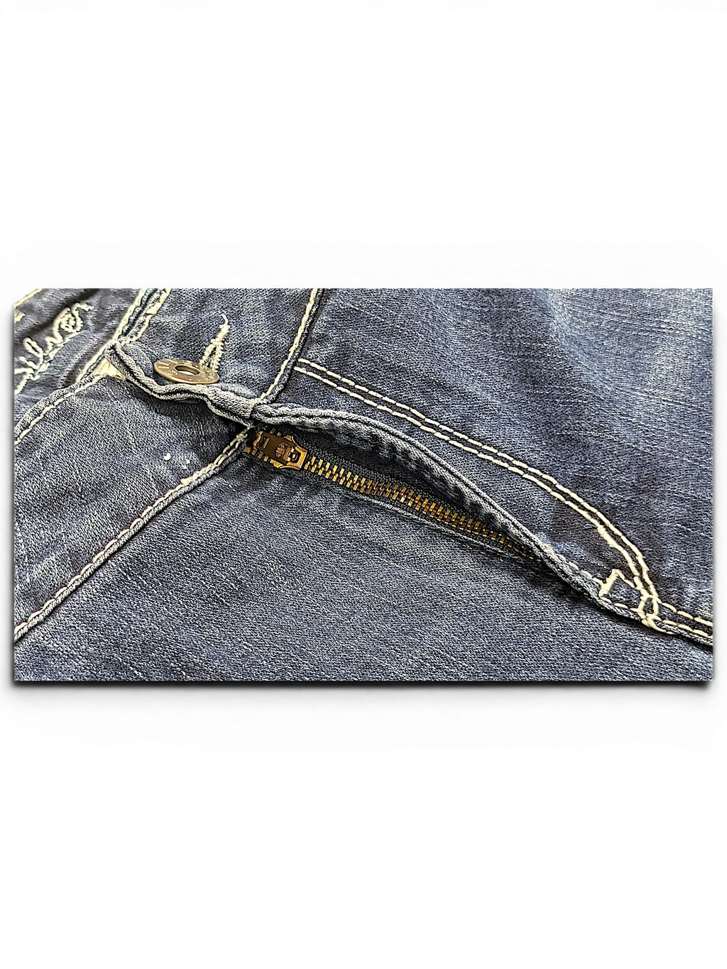 JAKE & IPI Silver Jeans Suki capri denim featuring contrast stitching and a metal zipper detail