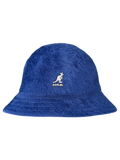 JAKE & IPI sininen pörröinen Kangol Fugora -ämpärihattu, jossa on valkoinen kengurulogo edessä.