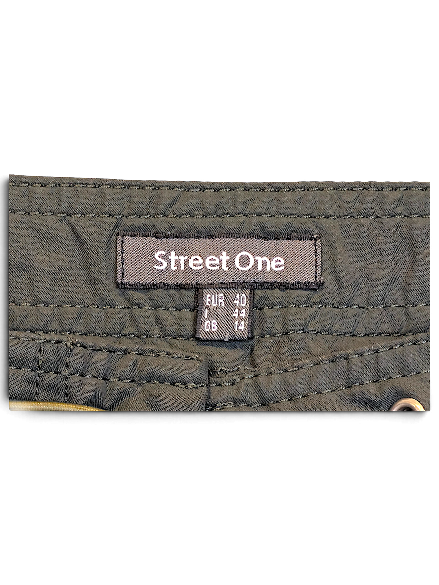 JAKE & IPI Street One dark green joggers label showing size 40, stitched on the inner waistband.