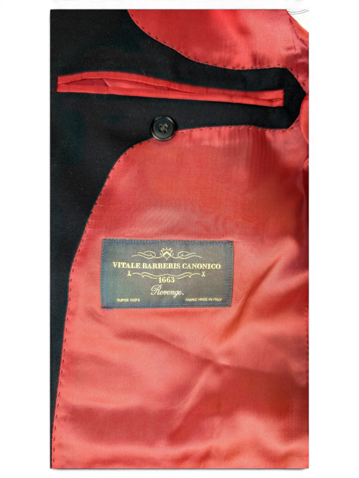 JAKE & IPI Suitsupply suit interior featuring a deep red lining and Vitale Barberis Canonico Super 150s wool label