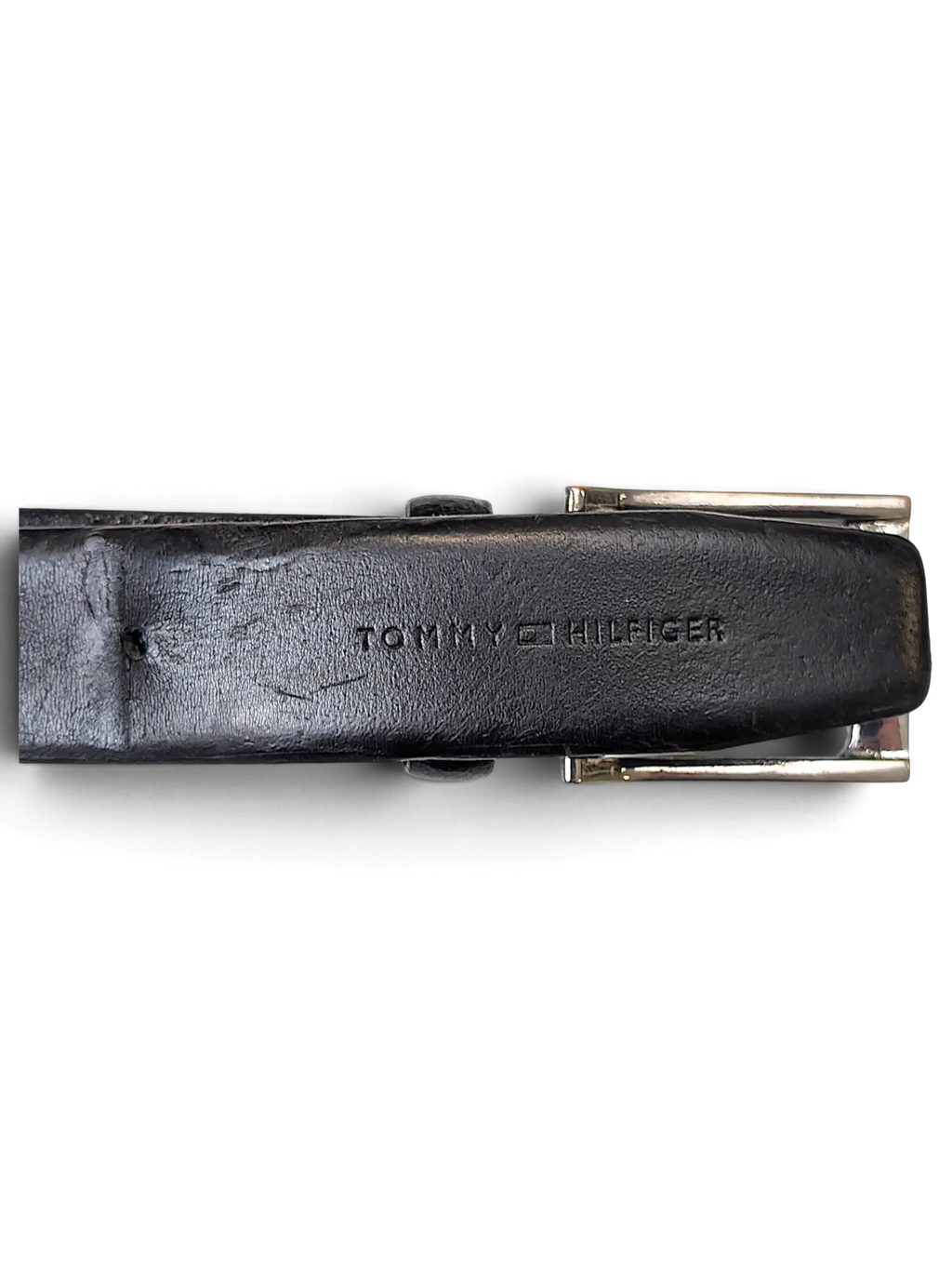 JAKE & IPI Tommy Hilfiger black leather belt featuring a silver-tone metal buckle and embossed brand logo