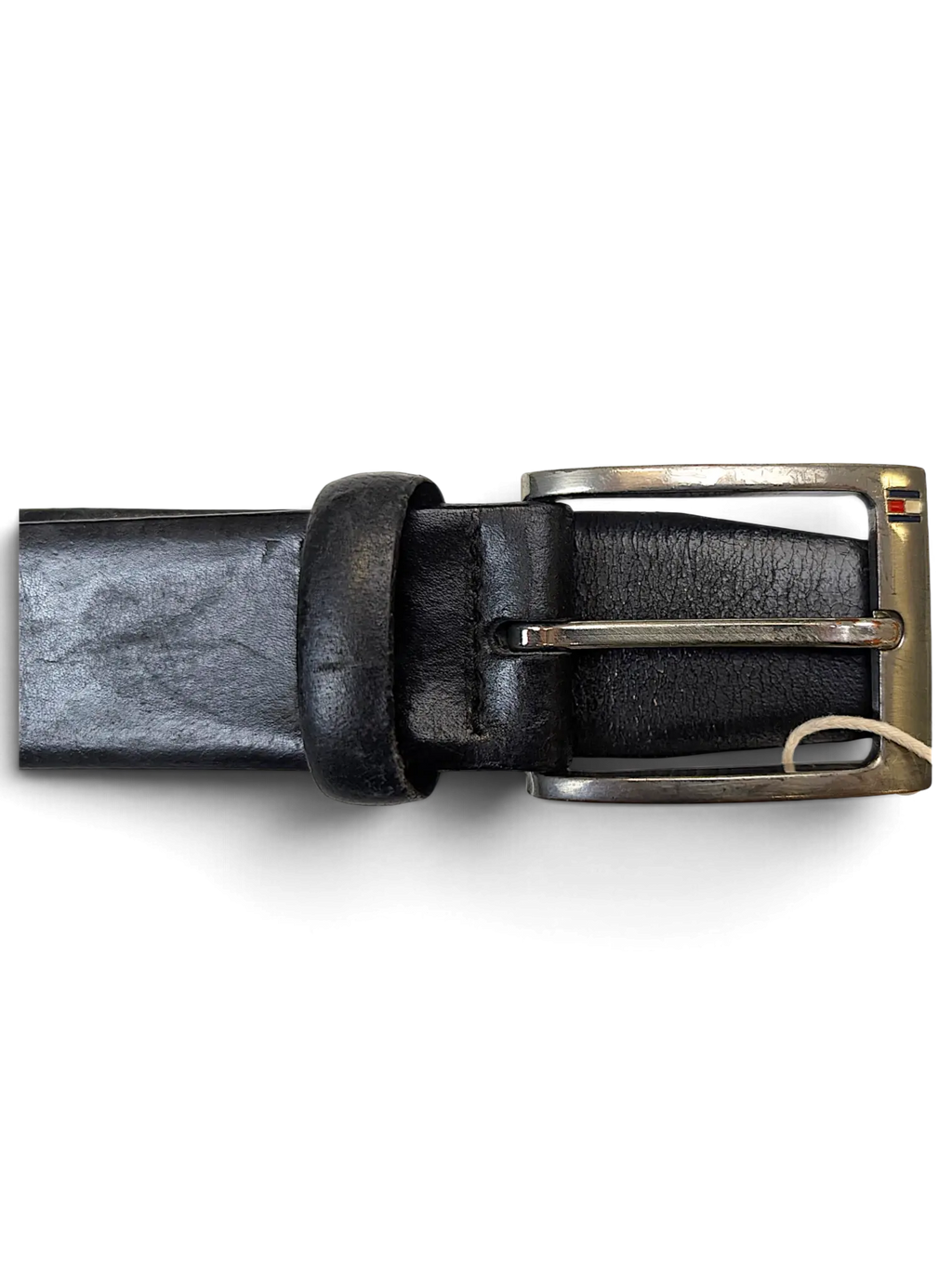 JAKE & IPI Tommy Hilfiger black leather belt featuring a silver-tone metal buckle with signature logo detail