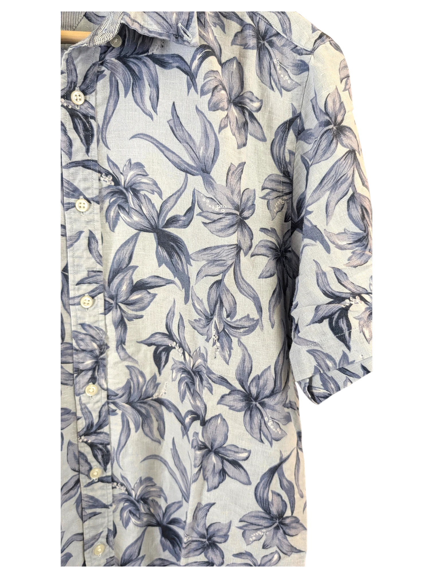 JAKE & IPI Tommy Hilfiger light blue Hawaiian shirt with dark blue floral print and button-down front