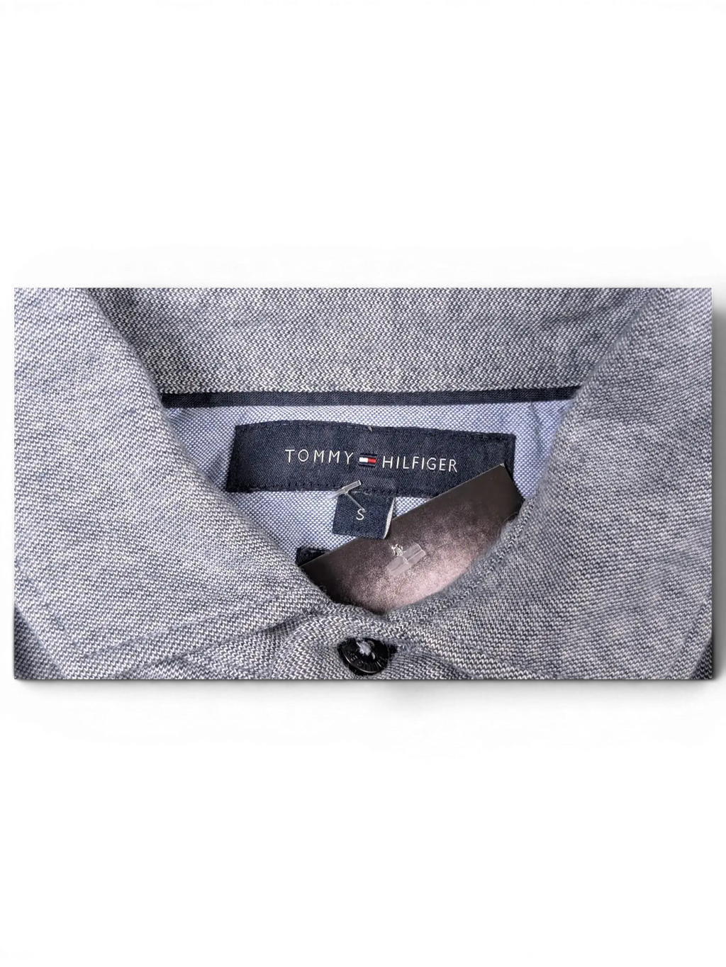 JAKE & IPI Tommy Hilfiger grey polo shirt with a classic collar and size small tag