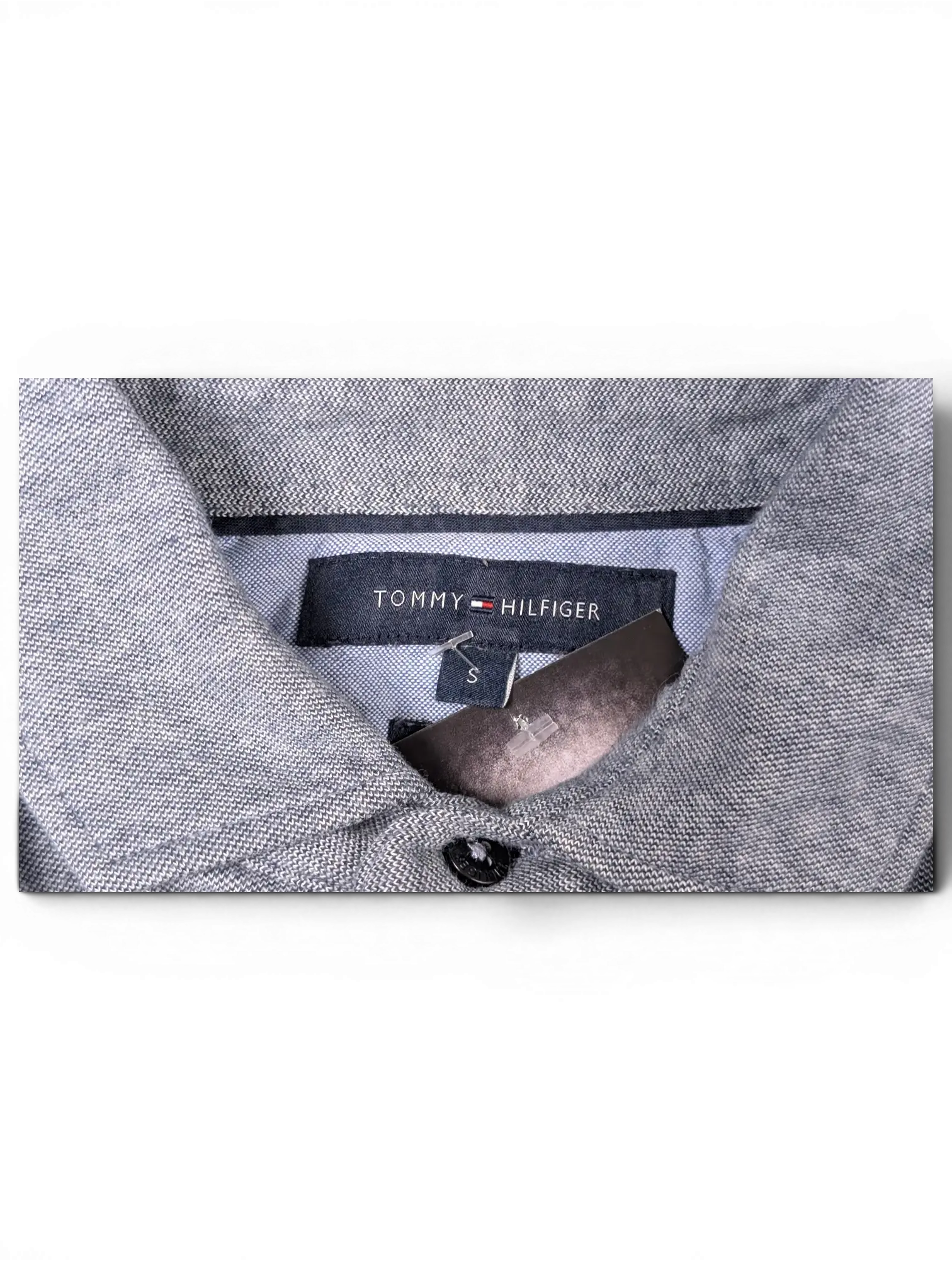 JAKE & IPI Tommy Hilfiger grey polo shirt with a classic collar and size small tag