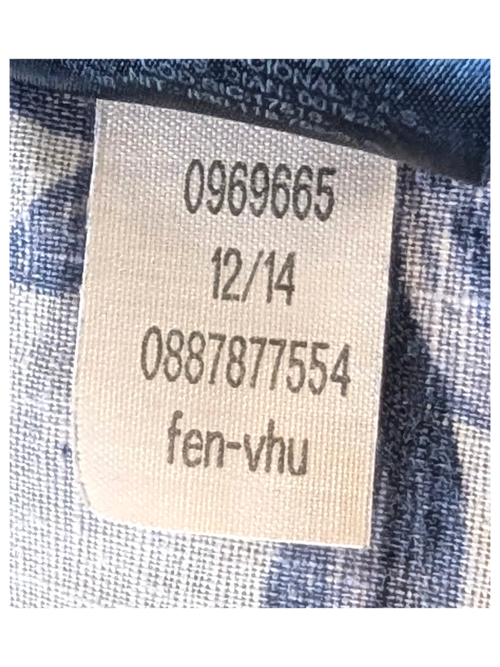 JAKE & IPI Tommy Hilfiger Hawaiian shirt interior fabric care label with blue and white floral pattern background
