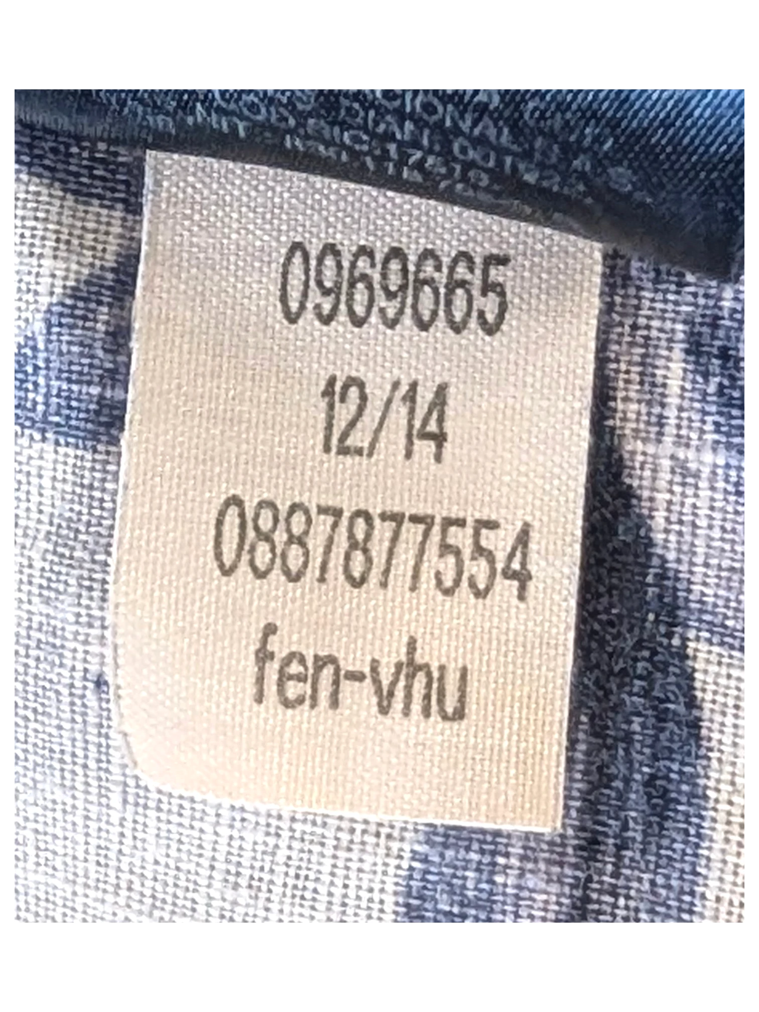 JAKE & IPI Tommy Hilfiger Hawaiian shirt interior fabric care label with blue and white floral pattern background
