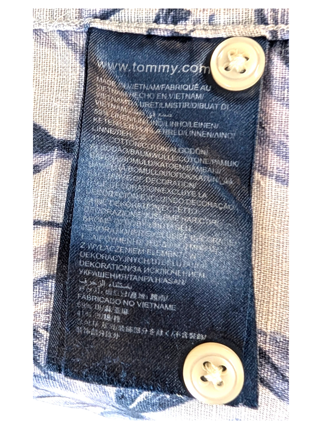 JAKE & IPI Tommy Hilfiger Hawaiian shirt care label with blue and white floral fabric and two white buttons