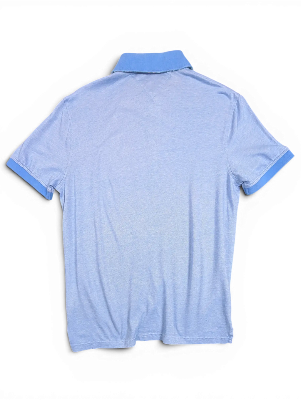 JAKE & IPI pre-owned light blue Tommy Hilfiger polo shirt, back view showing collar and short sleeves.