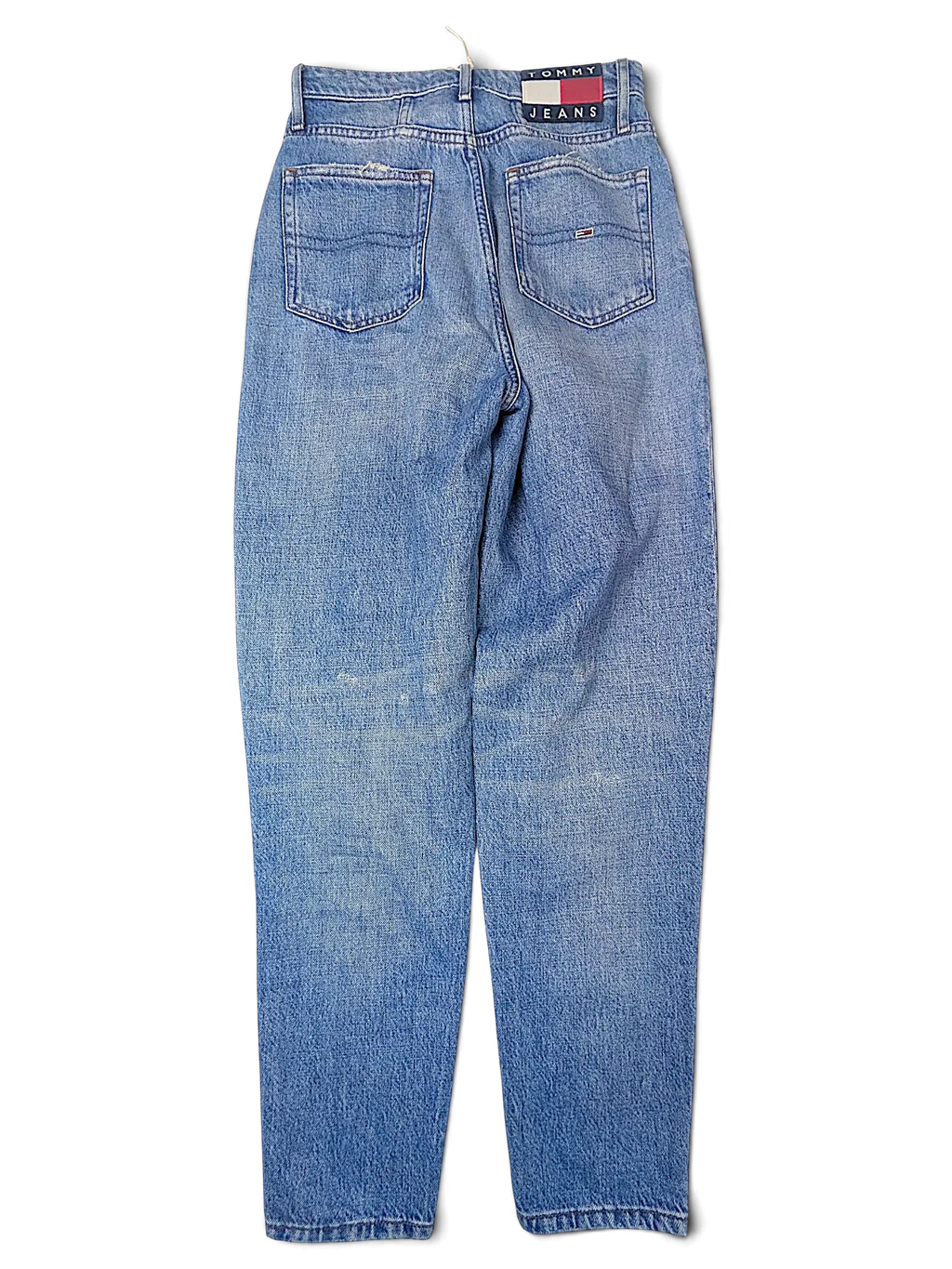 JAKE & IPI Tommy Jeans blue denim jeans with a classic five-pocket construction and back logo patch