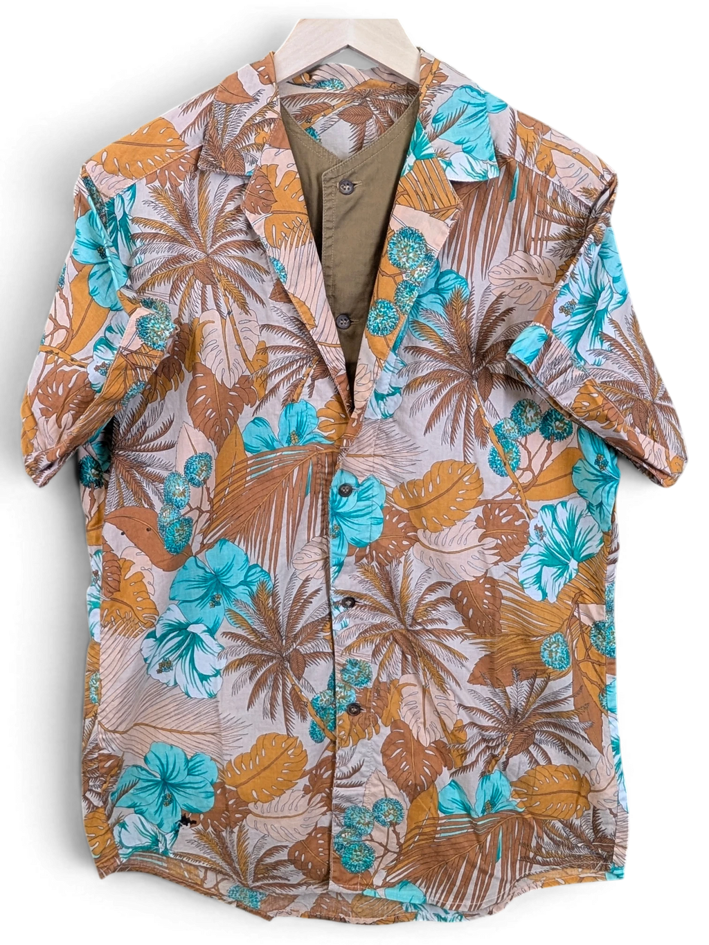 JAKE & IPI Hawaiian shirt featuring a tropical palm leaf and hibiscus floral print in turquoise and tan tones.