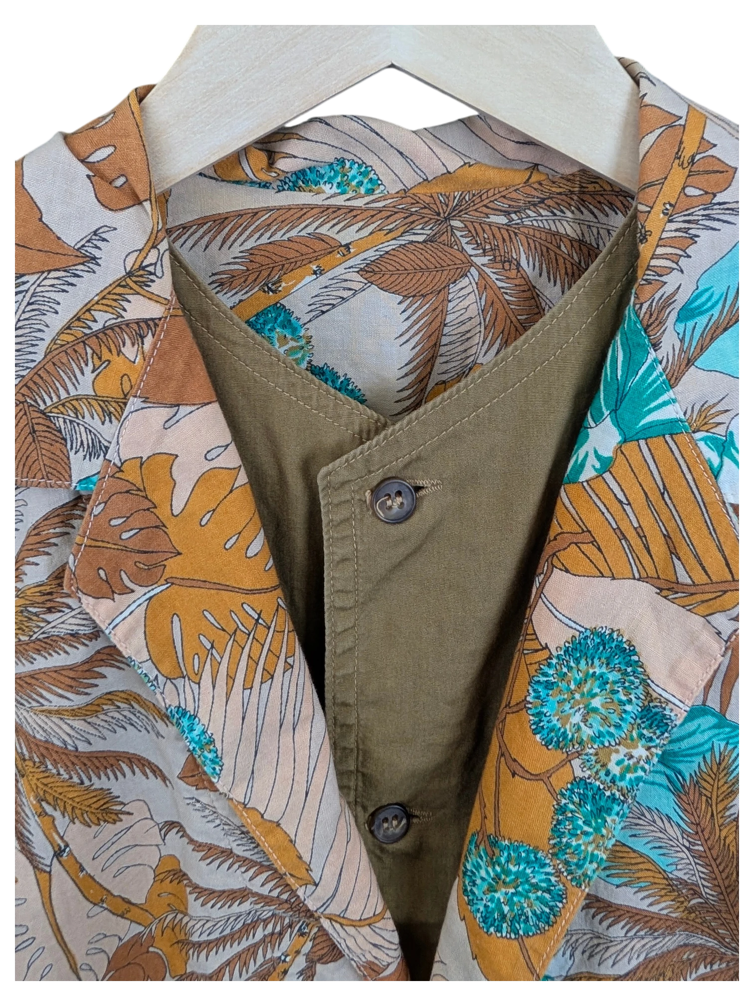 JAKE & IPI Hawaiian shirt featuring a tropical palm leaf print in tan, brown, and teal with a layered olive collar.