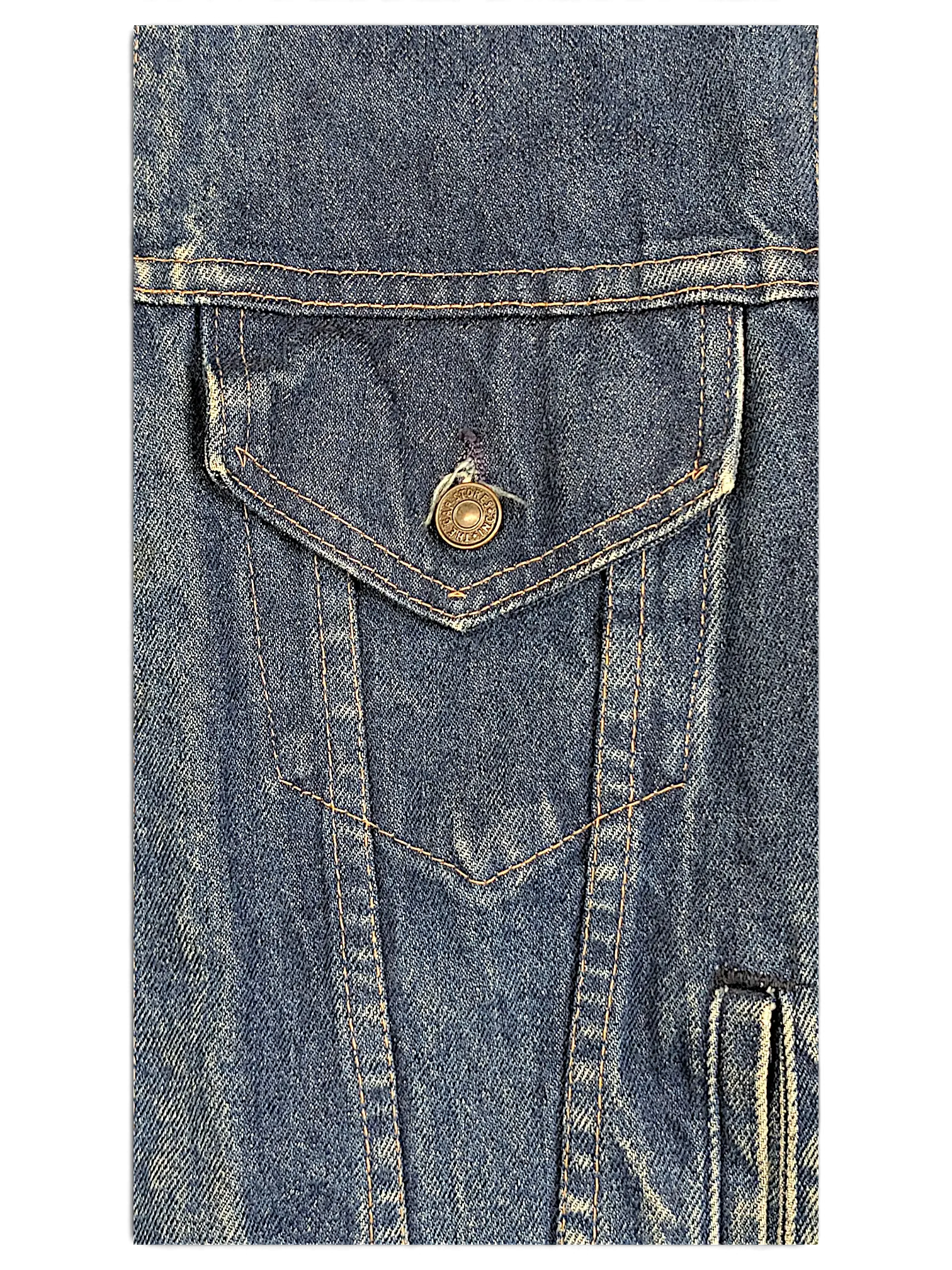 JAKE & IPI vintage Levi's denim jacket featuring a classic blue wash, chest pocket, and branded metal button detail.