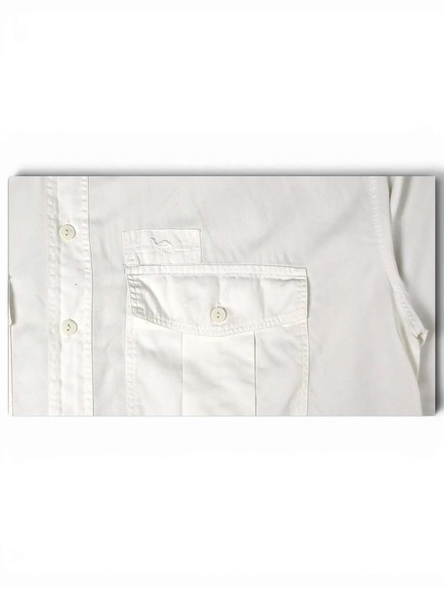 JAKE & IPI white short sleeve utility shirt featuring a button-down collar and a chest pocket with camel embroidery.