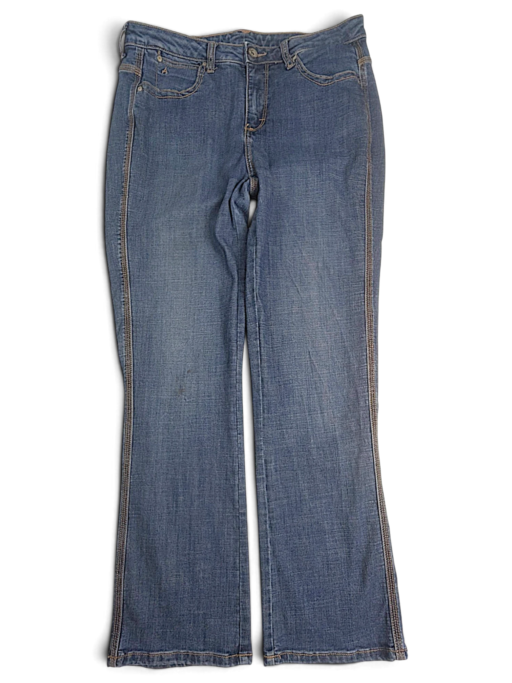 JAKE & IPI pre-owned Wrangler Aura mid blue bootcut jeans with side seam detailing and flared leg silhouette.