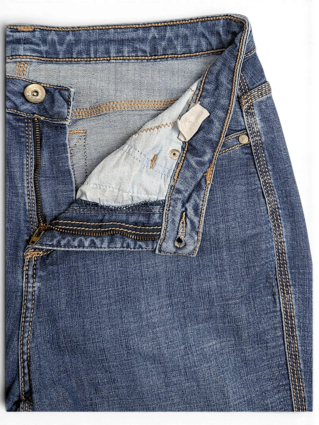 JAKE & IPI pre-owned Wrangler Aura mid blue bootcut jeans featuring a zip fly and contrast stitching detail