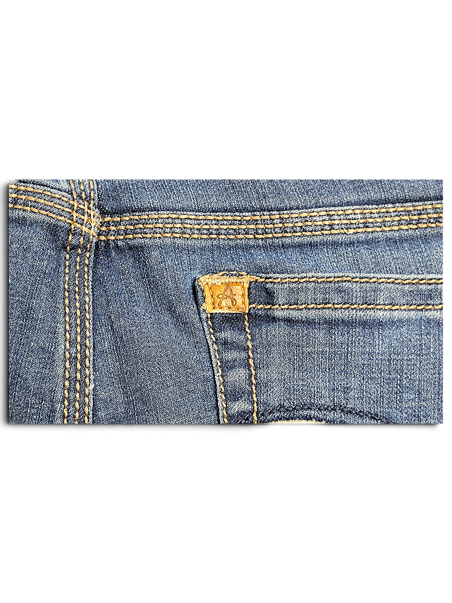 JAKE & IPI pre-owned Wrangler Aura mid blue bootcut jeans featuring detailed contrast stitching on back pockets