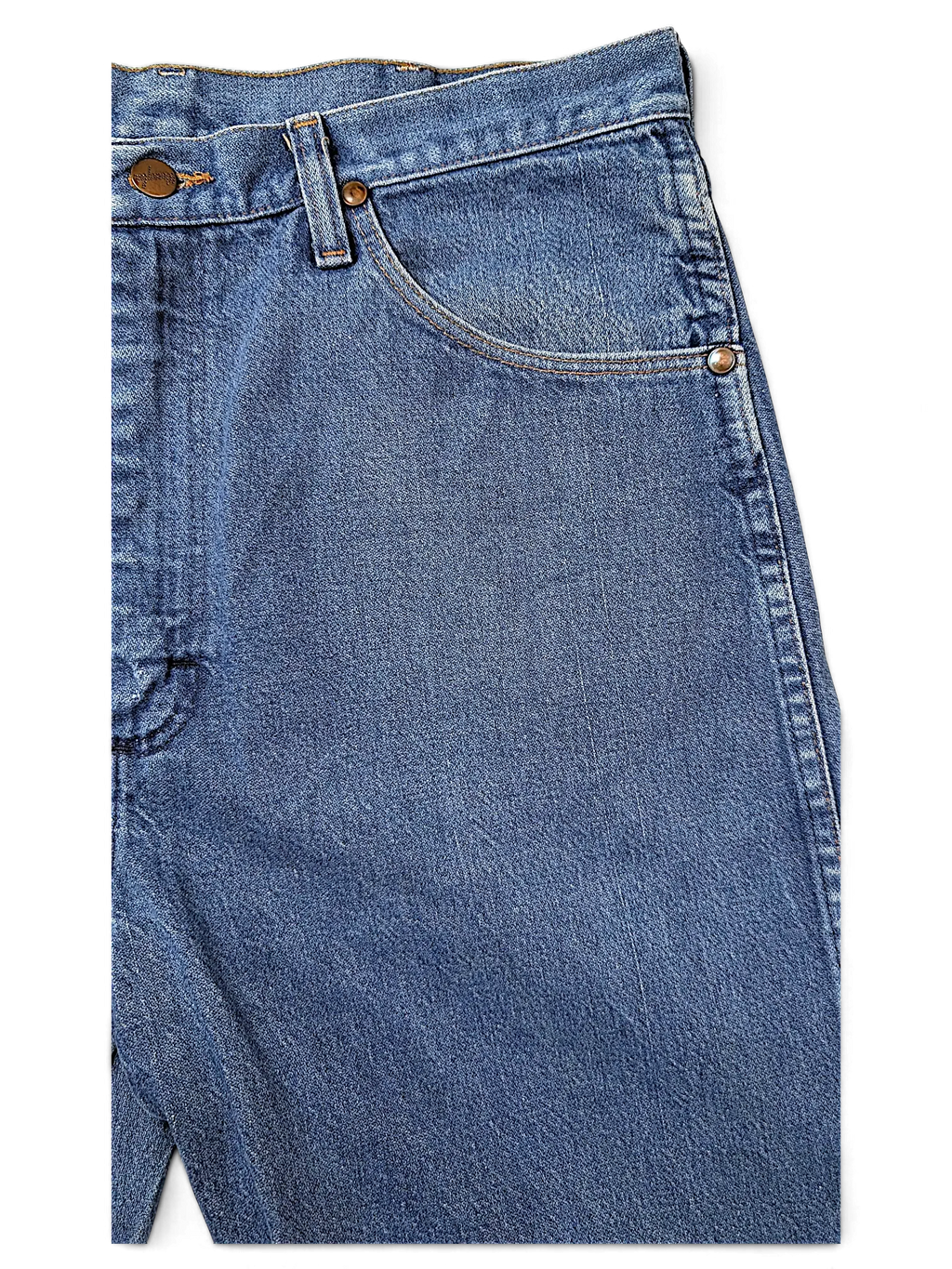 JAKE & IPI Wrangler 31MWZPW blue denim jeans featuring classic five-pocket styling and copper rivets