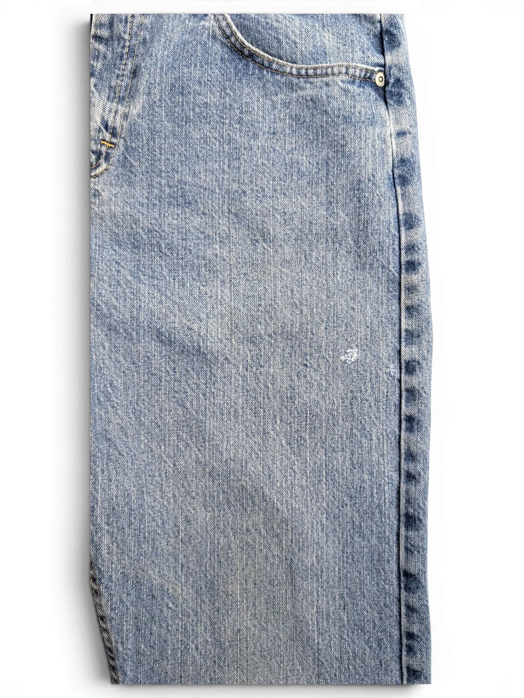 JAKE & IPI Wrangler blue denim jeans featuring a classic five-pocket design and light wash finish.