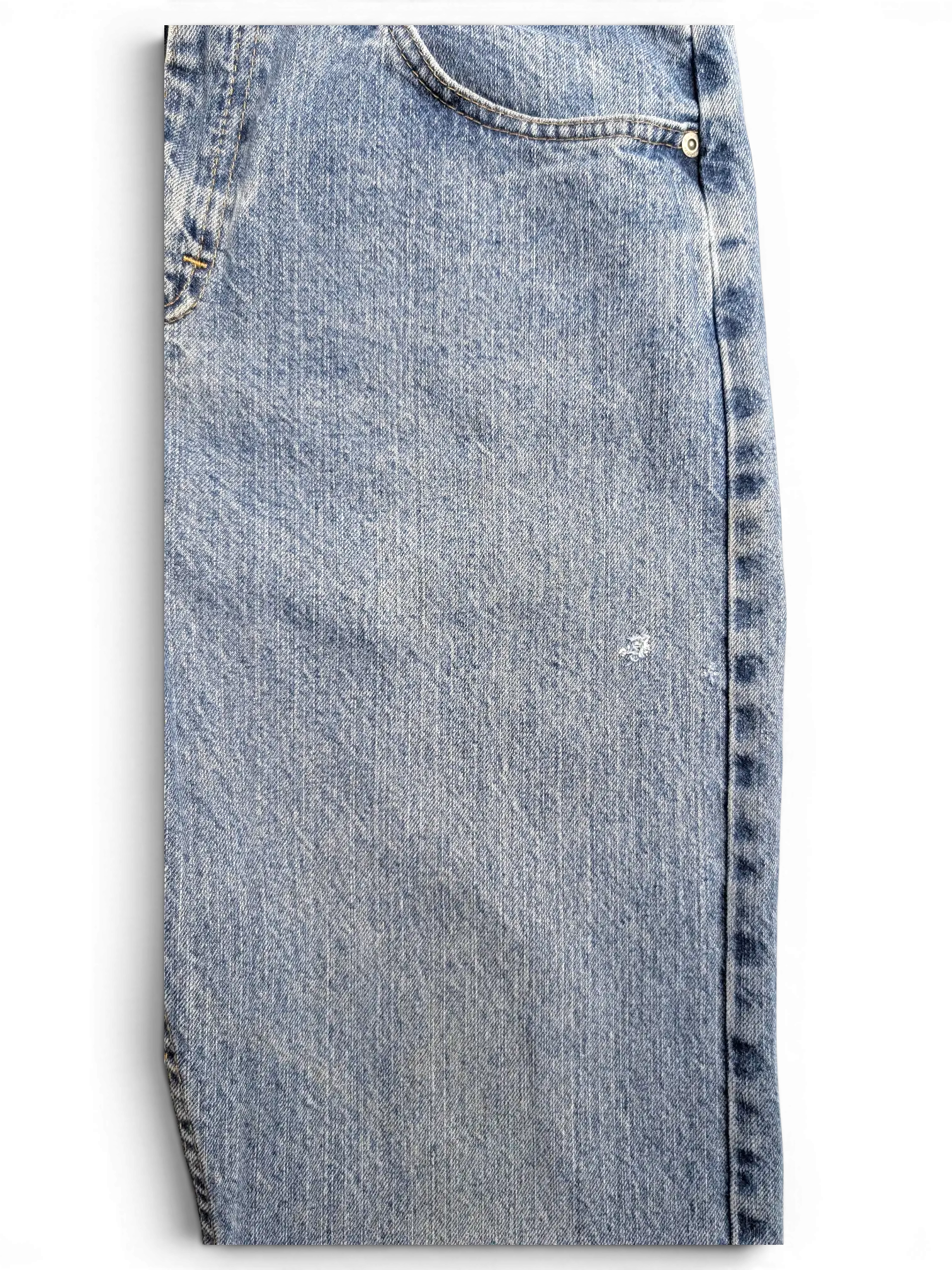 JAKE & IPI Wrangler blue denim jeans featuring a classic five-pocket design and light wash finish.
