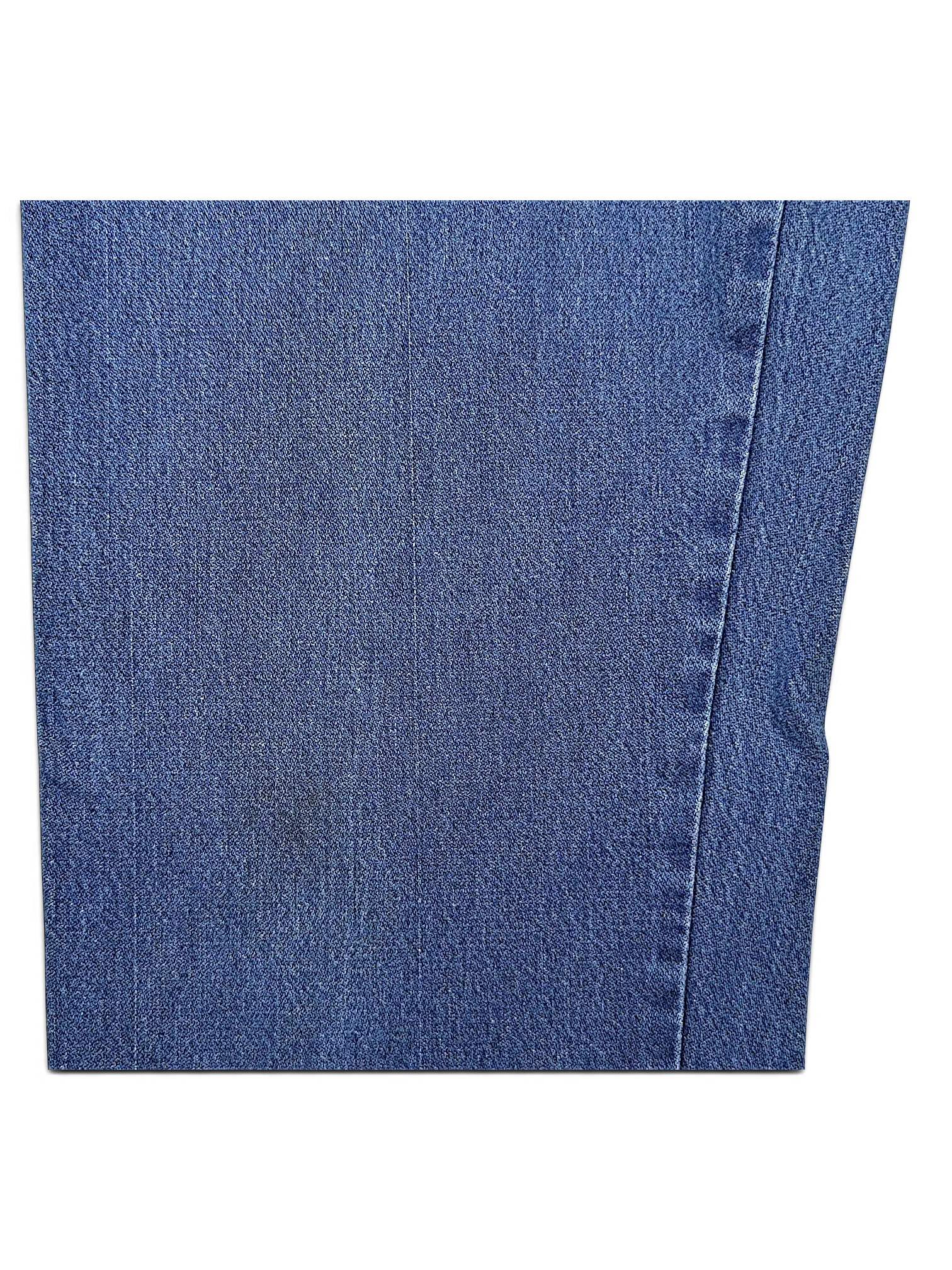 JAKE & IPI Wrangler 31MWZPW blue denim jeans fabric detail showing stitching and texture