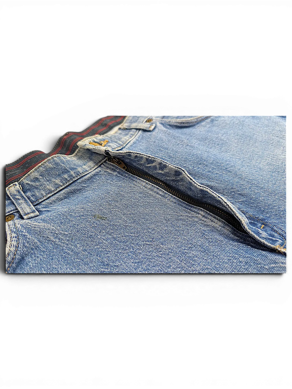 JAKE & IPI Wrangler regular fit blue denim jeans featuring a zipper fly and patterned inner waistband detail.
