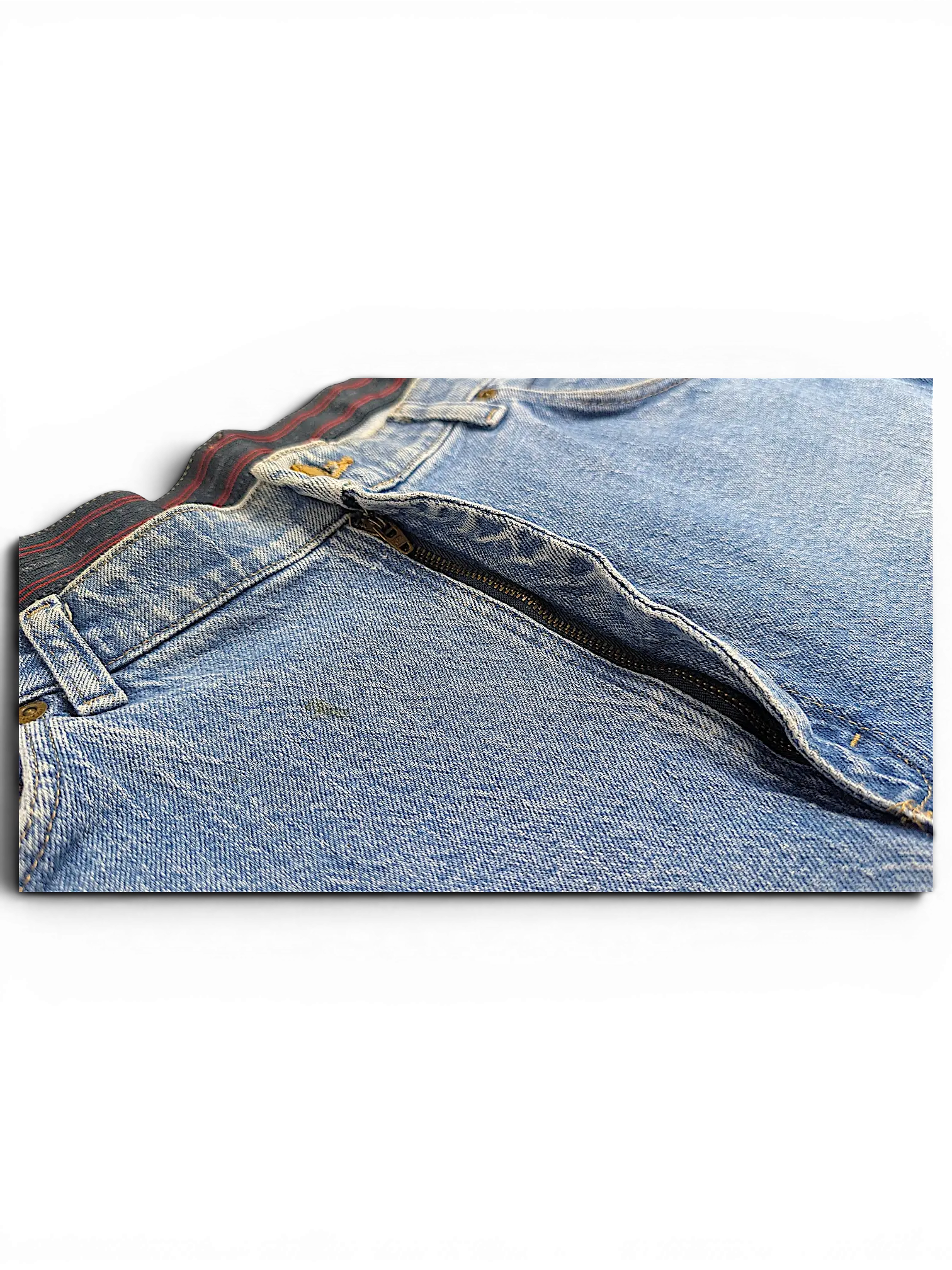 JAKE & IPI Wrangler regular fit blue denim jeans featuring a zipper fly and patterned inner waistband detail.