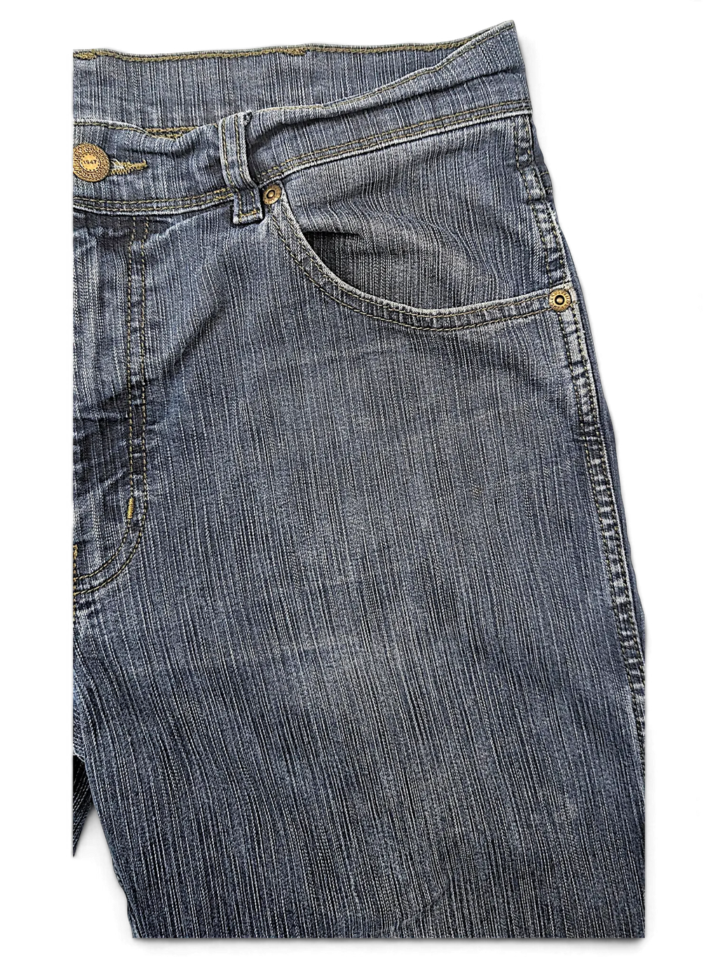 JAKE & IPI Wrangler blue denim jeans with classic five-pocket construction and metal button detail