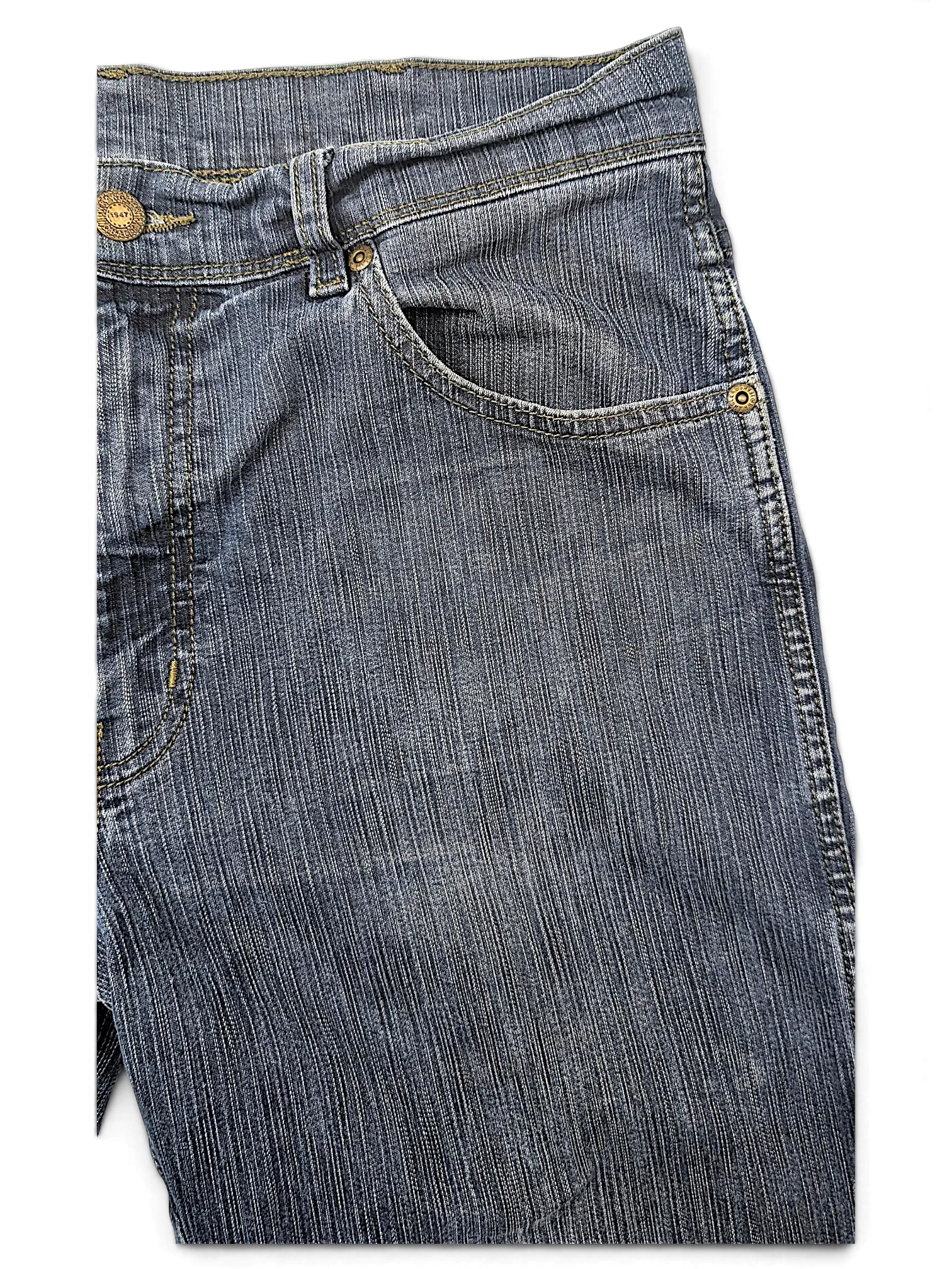JAKE & IPI Wrangler blue denim jeans with classic five-pocket construction and metal button detail