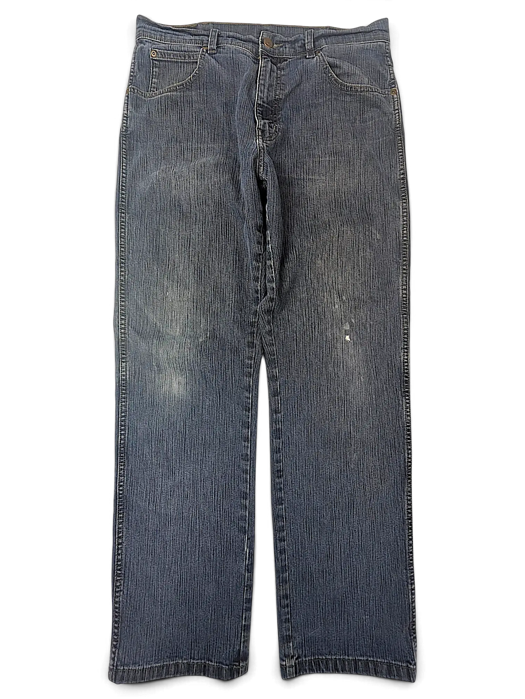 JAKE & IPI Wrangler blue denim jeans with classic five-pocket construction and a straight leg fit.